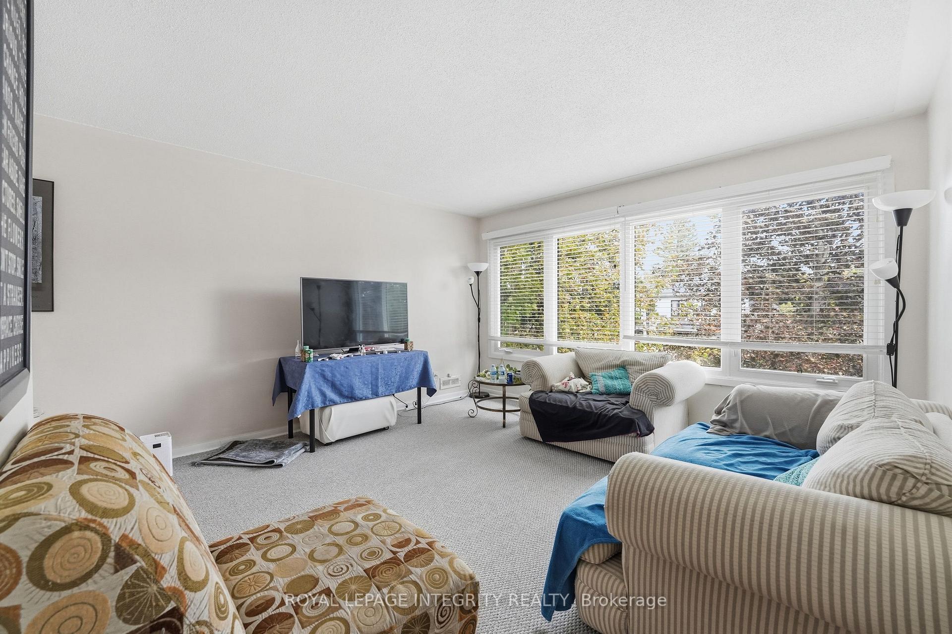 Photo 2 of Unit 3, 828 Tavistock Road, Ottawa, Queensway Terrace North — HOMEH