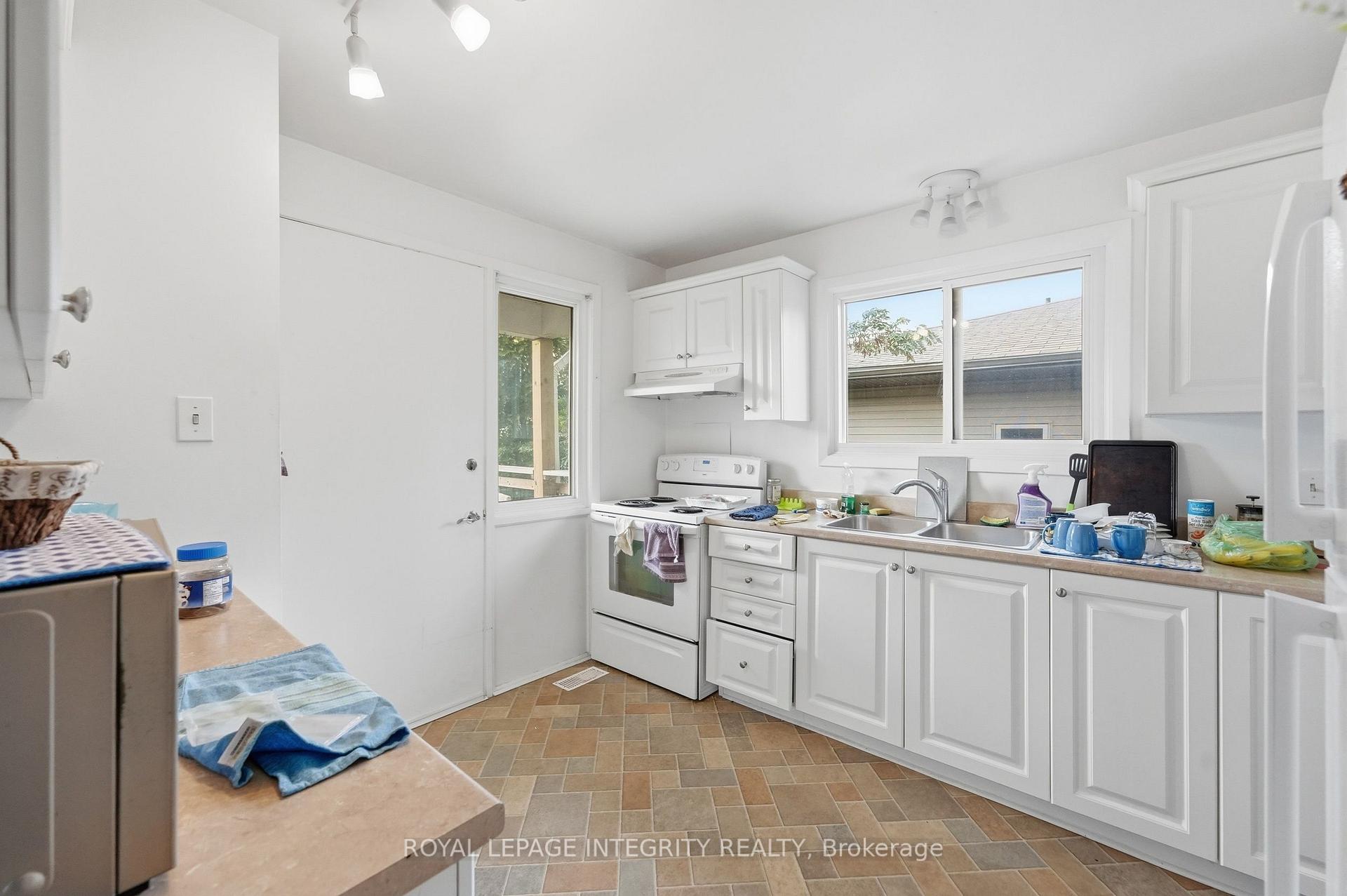 Photo 8 of Unit 3, 828 Tavistock Road, Ottawa, Queensway Terrace North — HOMEH