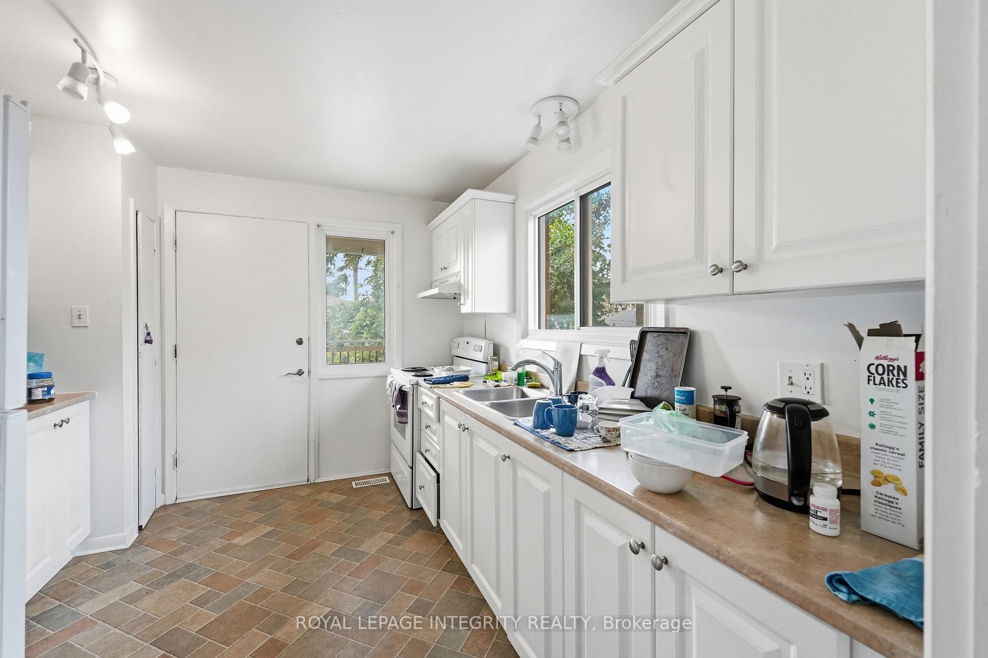 Photo 10 of Unit 3, 828 Tavistock Road, Ottawa, Queensway Terrace North — HOMEH