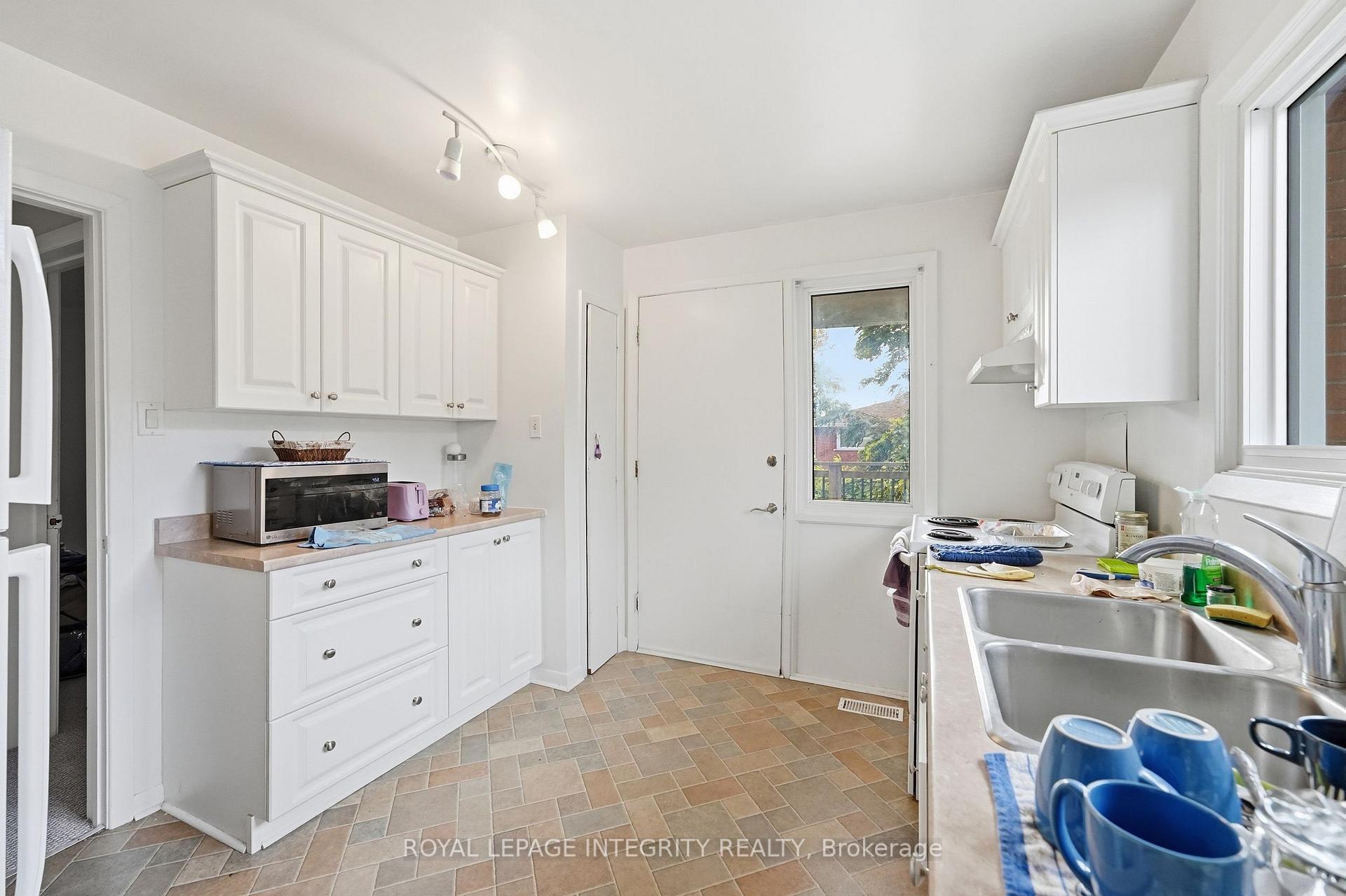 Photo 11 of Unit 3, 828 Tavistock Road, Ottawa, Queensway Terrace North — HOMEH
