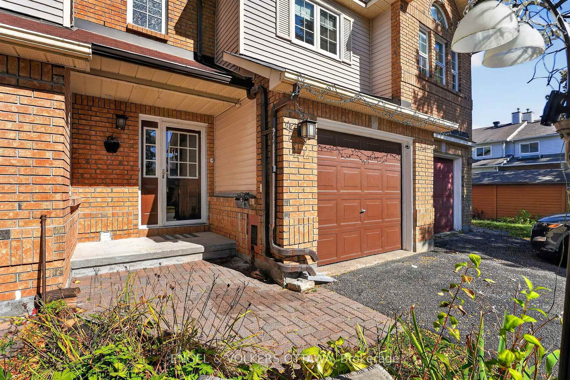 Photo 2 of 12 Kalbrook Street, Ottawa, Kanata - Kanata Lakes/Heritage Hills — HOMEH