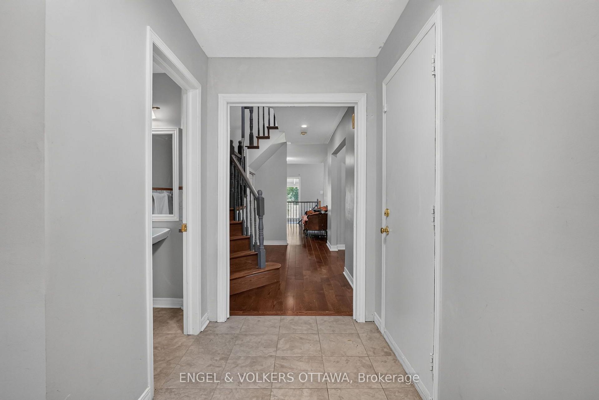 Photo 5 of 12 Kalbrook Street, Ottawa, Kanata - Kanata Lakes/Heritage Hills — HOMEH