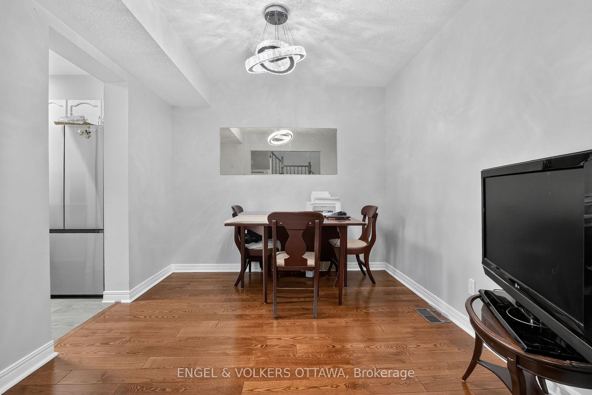 Photo 8 of 12 Kalbrook Street, Ottawa, Kanata - Kanata Lakes/Heritage Hills — HOMEH
