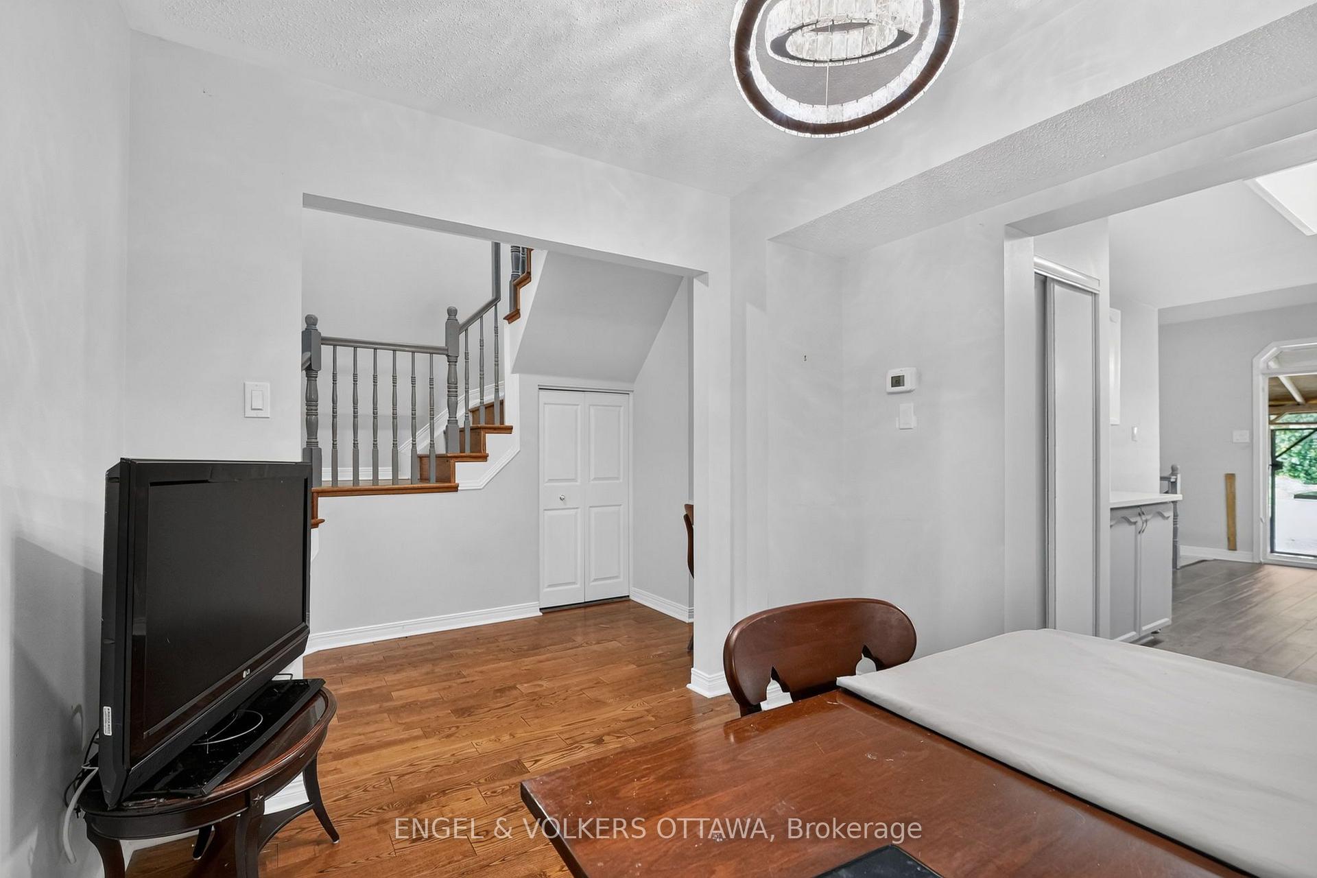 Photo 9 of 12 Kalbrook Street, Ottawa, Kanata - Kanata Lakes/Heritage Hills — HOMEH