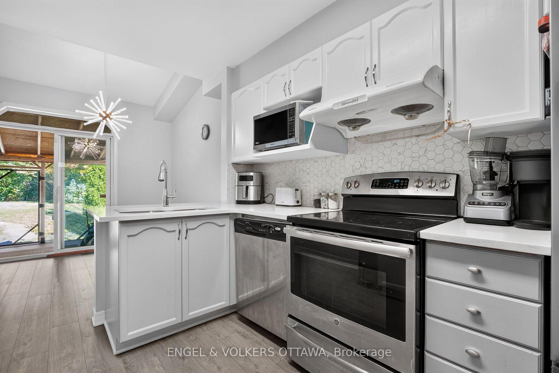 Photo 11 of 12 Kalbrook Street, Ottawa, Kanata - Kanata Lakes/Heritage Hills — HOMEH