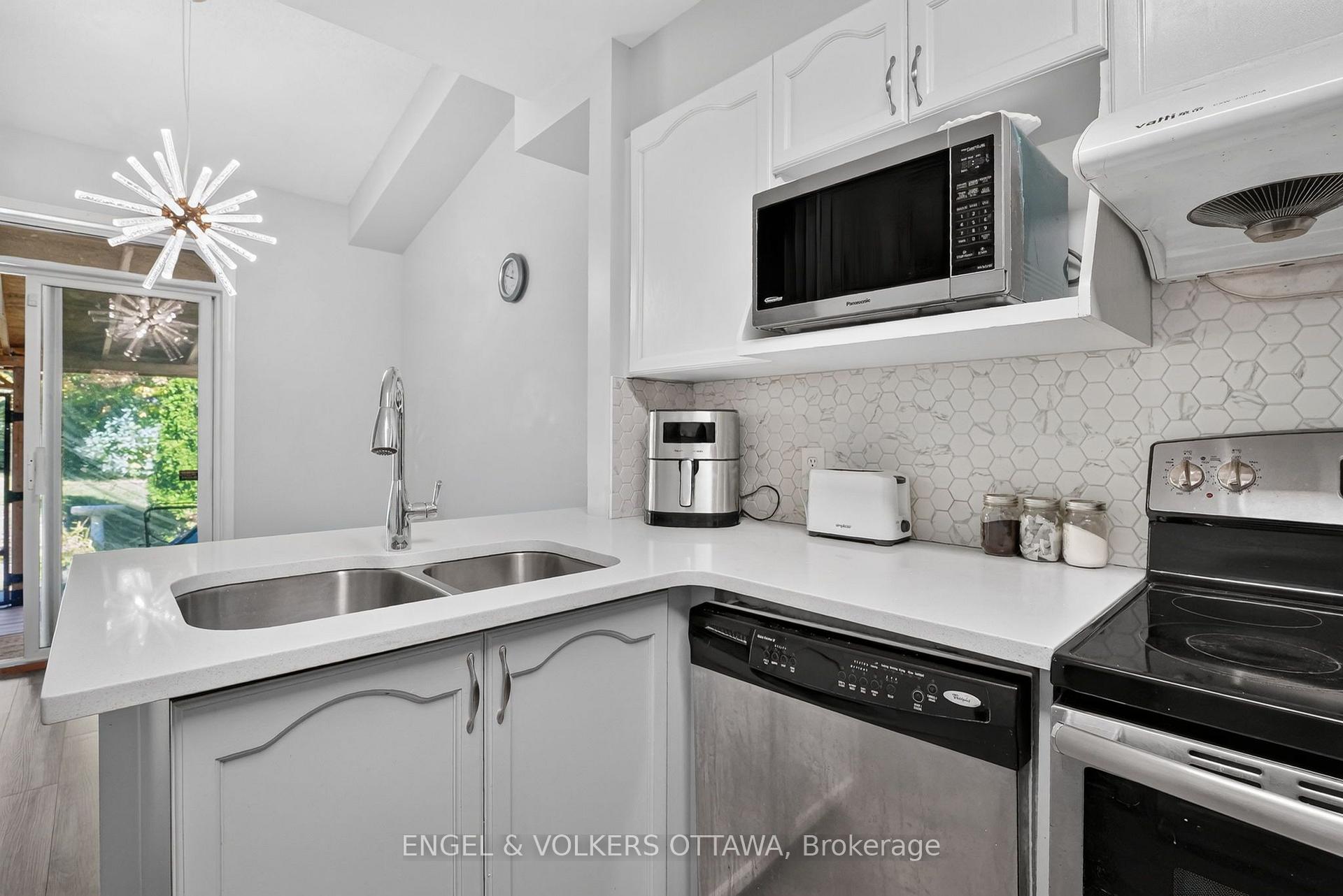Photo 12 of 12 Kalbrook Street, Ottawa, Kanata - Kanata Lakes/Heritage Hills — HOMEH