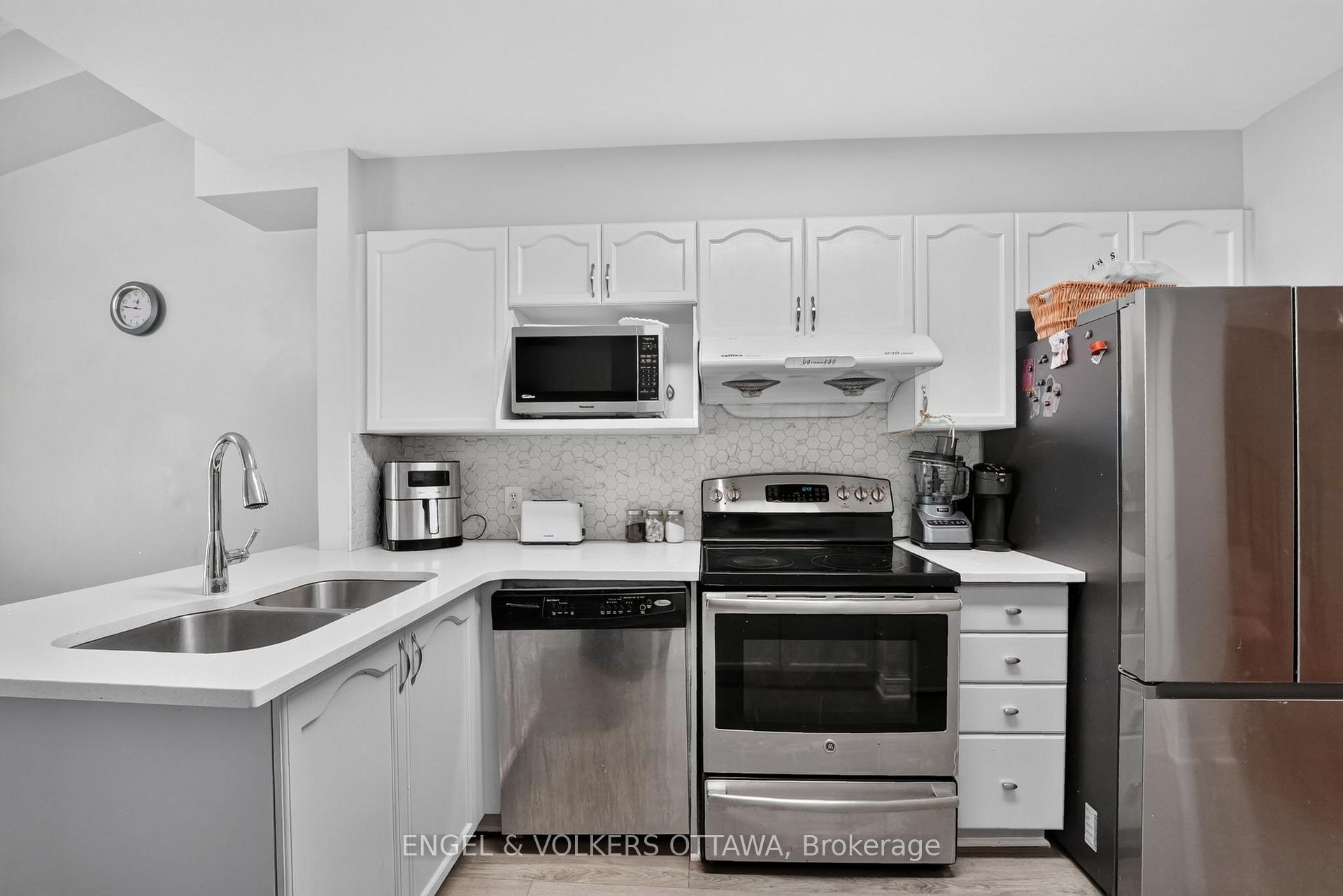 Photo 13 of 12 Kalbrook Street, Ottawa, Kanata - Kanata Lakes/Heritage Hills — HOMEH