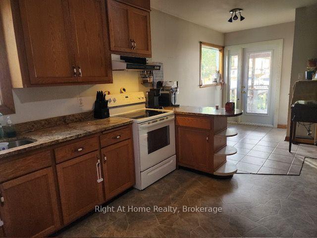 Photo 5 of 608 Marks Street S, Thunder Bay, Hyde Park — HOMEH