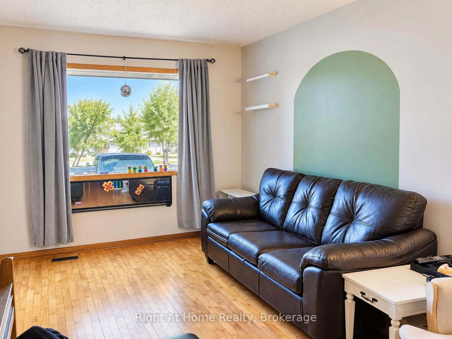 Photo 10 of 608 Marks Street S, Thunder Bay, Hyde Park — HOMEH