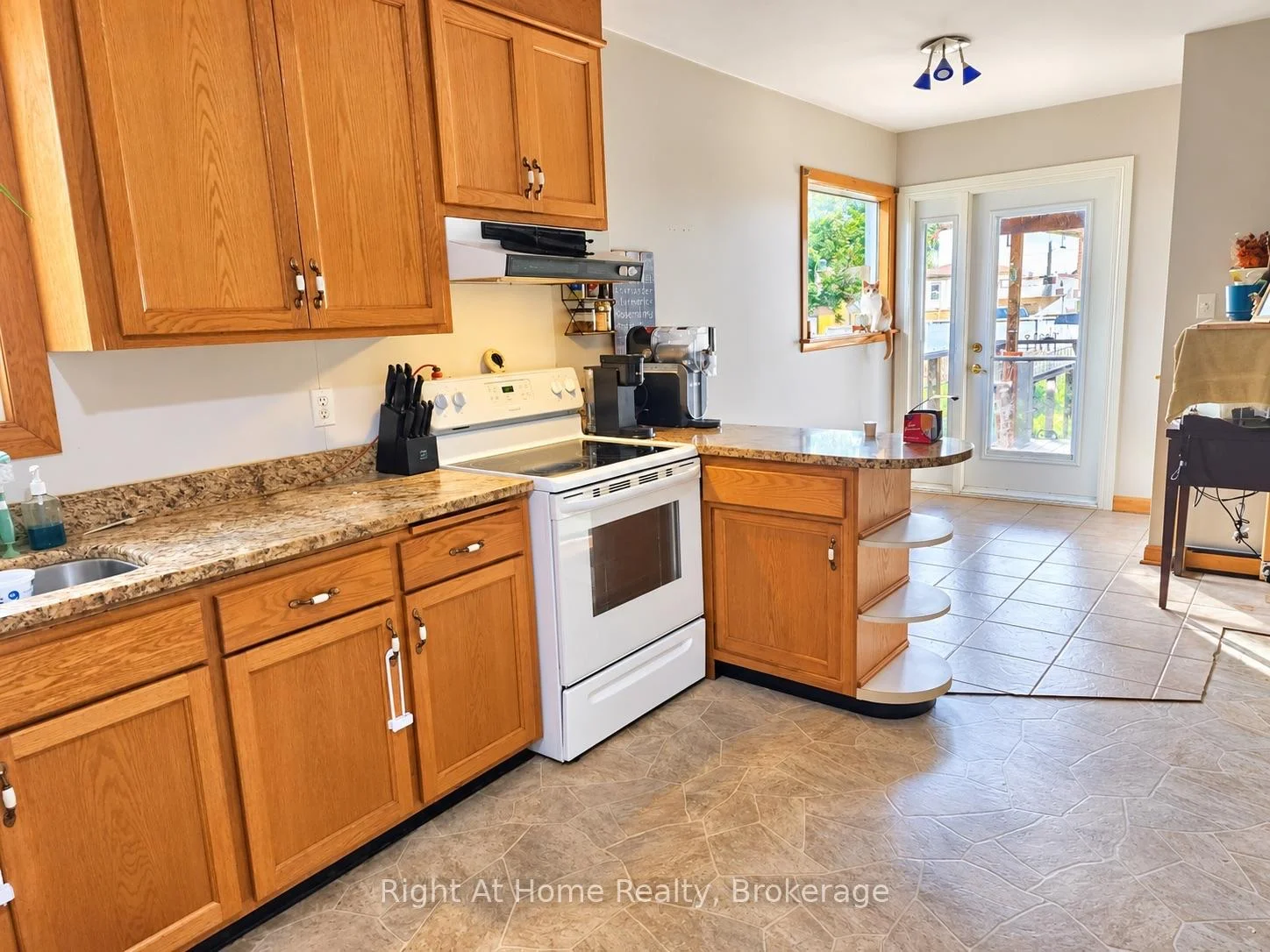 Photo 18 of 608 Marks Street S, Thunder Bay, Hyde Park — HOMEH