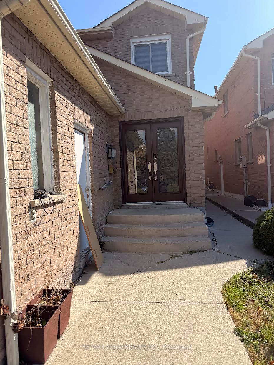 Photo 2 of 14 Merganser Crescent, Brampton, Fletcher's Creek South — HOMEH