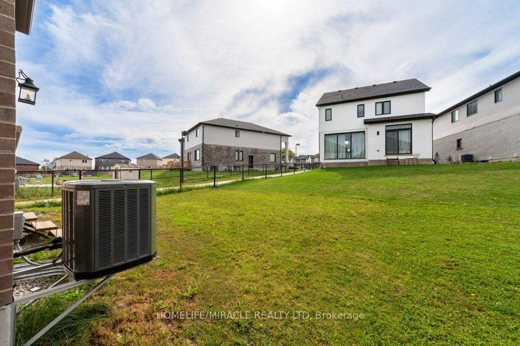 Photo 4 of 3032 Doyle Drive, London, South U — HOMEH