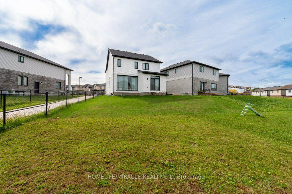 Photo 5 of 3032 Doyle Drive, London, South U — HOMEH