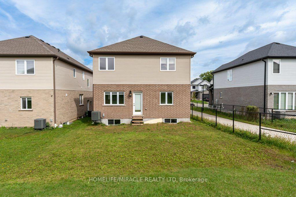 Photo 6 of 3032 Doyle Drive, London, South U — HOMEH