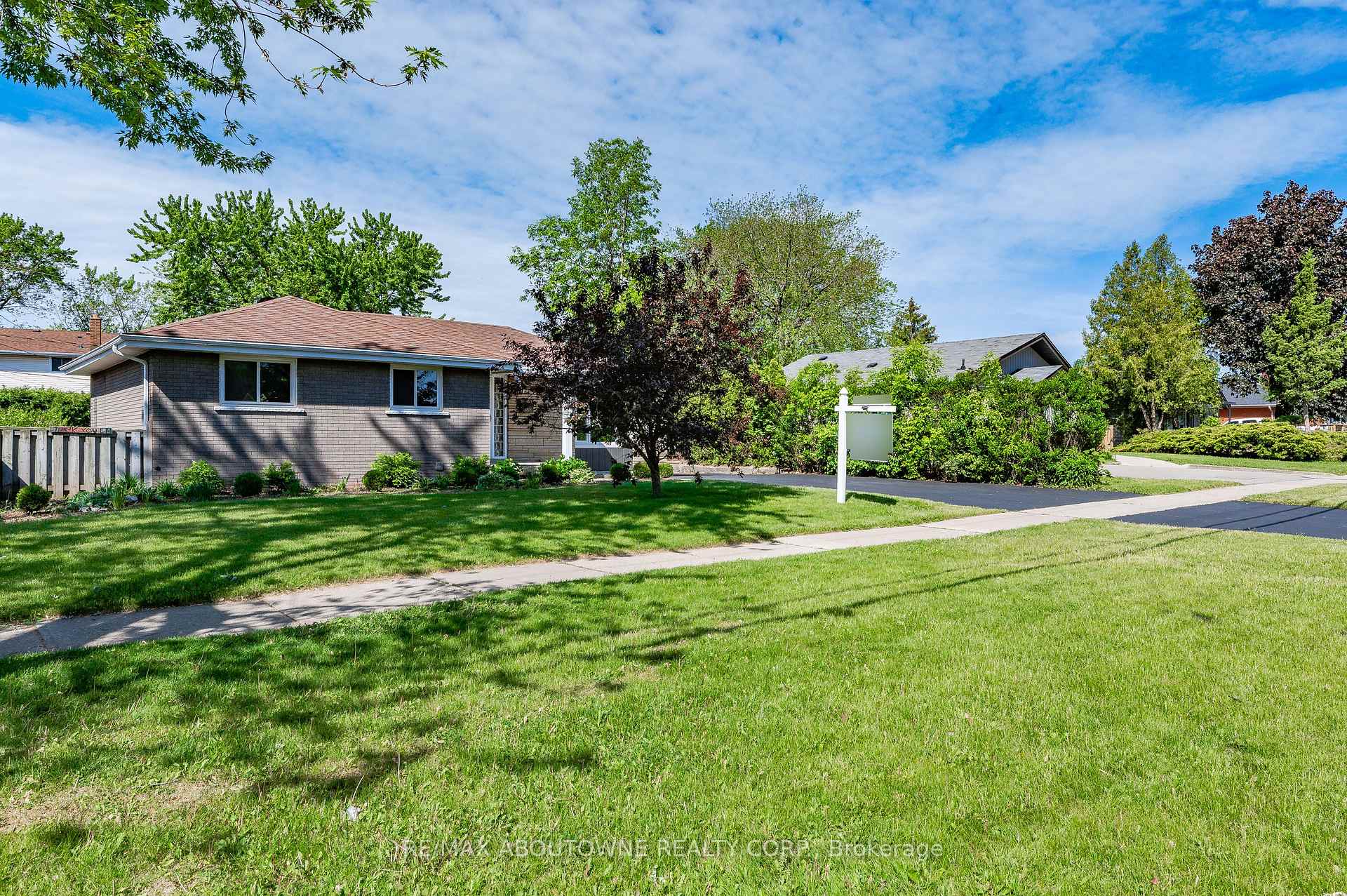 Photo 2 of 388 Appleby Line, Burlington, Shoreacres — HOMEH