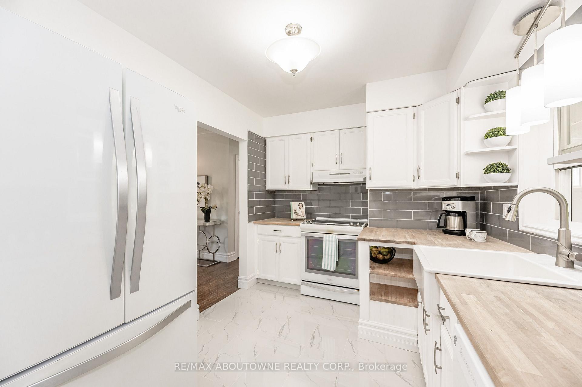 Photo 11 of 388 Appleby Line, Burlington, Shoreacres — HOMEH