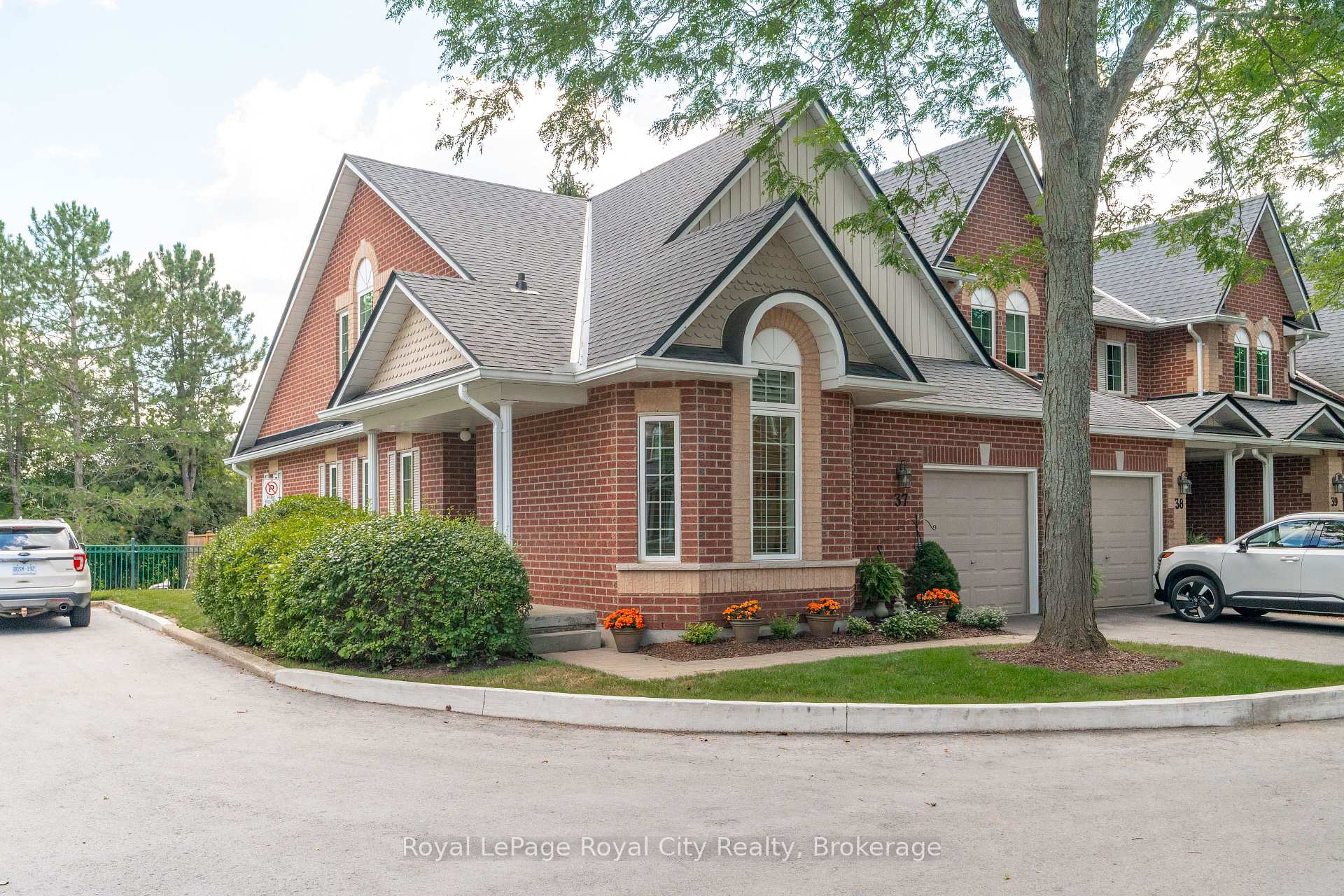 Photo 1 of Unit 37, 60 Ptarmigan Drive, Guelph, Kortright Hills — HOMEH