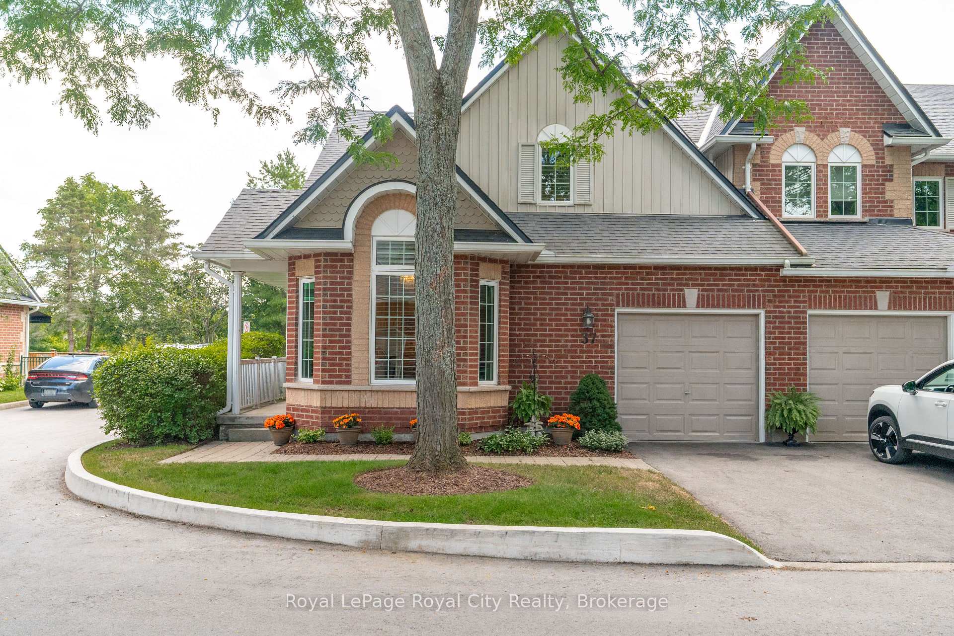 Photo 2 of Unit 37, 60 Ptarmigan Drive, Guelph, Kortright Hills — HOMEH