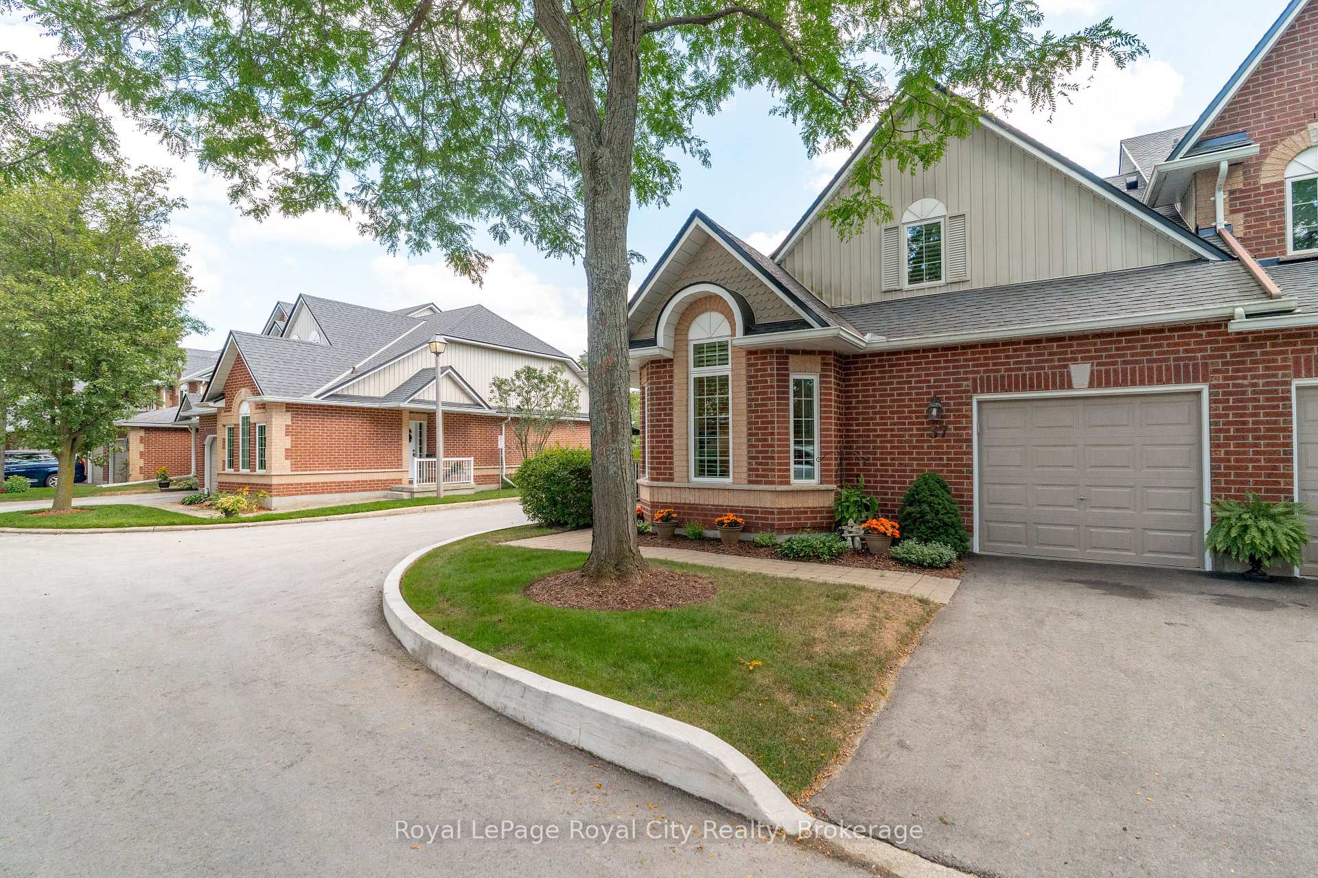 Photo 3 of Unit 37, 60 Ptarmigan Drive, Guelph, Kortright Hills — HOMEH