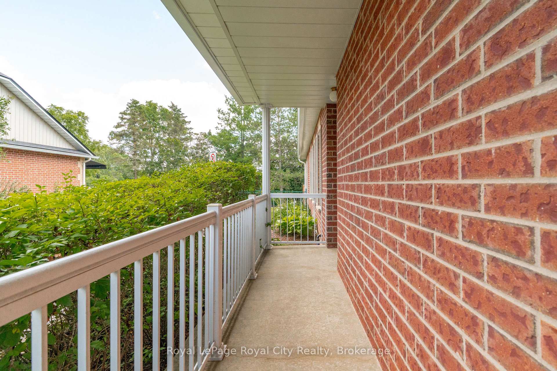 Photo 5 of Unit 37, 60 Ptarmigan Drive, Guelph, Kortright Hills — HOMEH