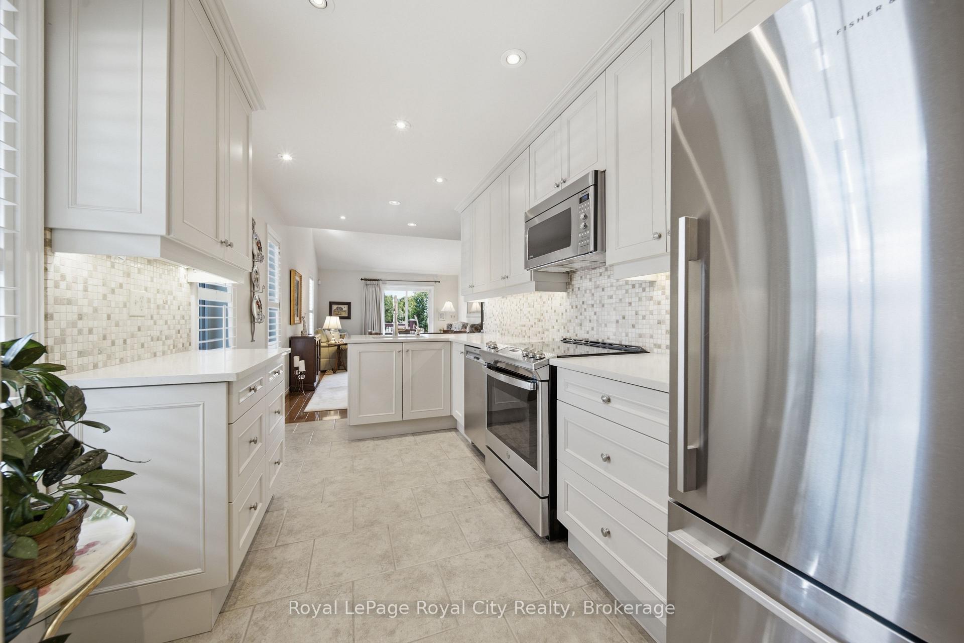 Photo 12 of Unit 37, 60 Ptarmigan Drive, Guelph, Kortright Hills — HOMEH
