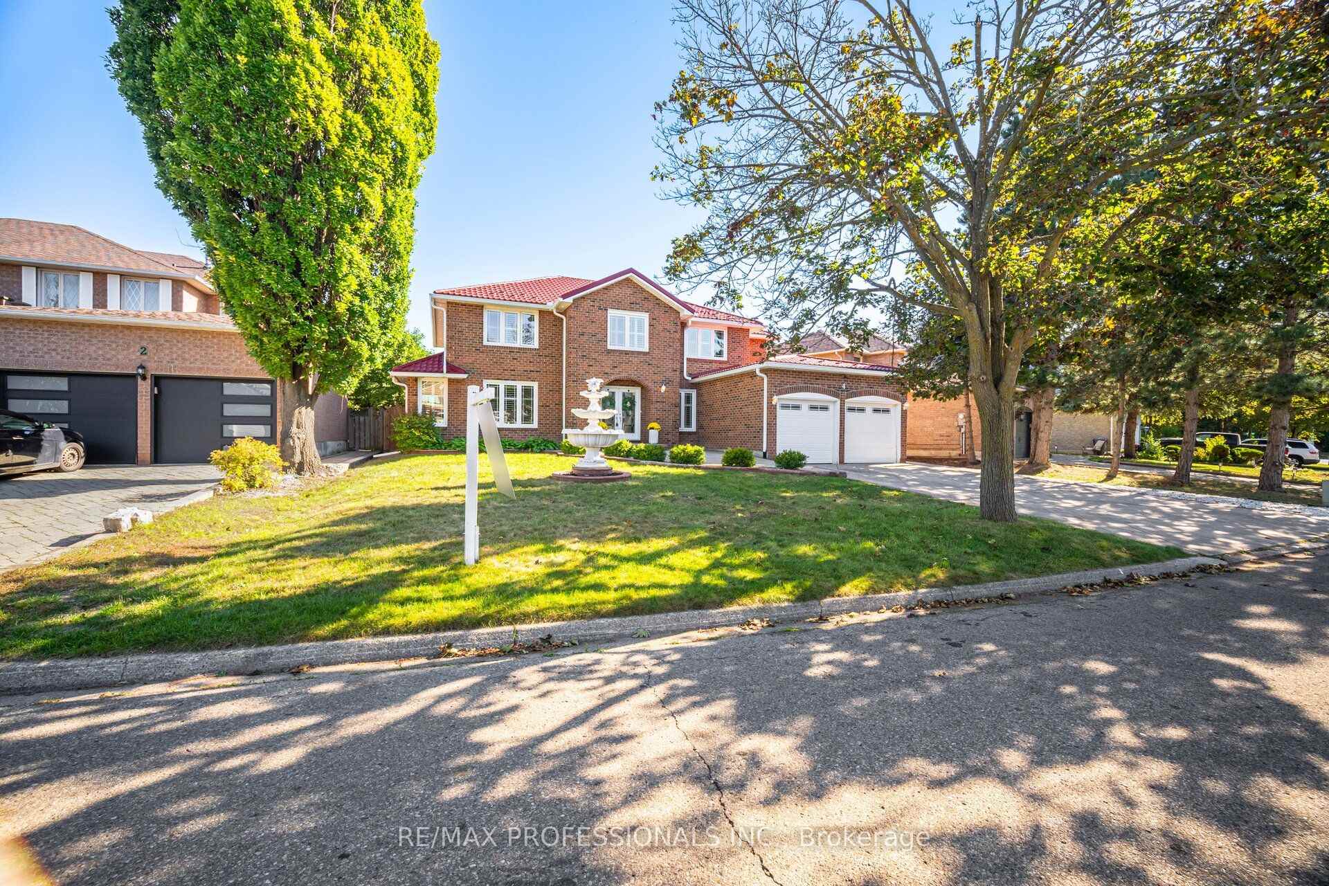 Photo 2 of 4 McFadden Drive, Brampton, Heart Lake East — HOMEH