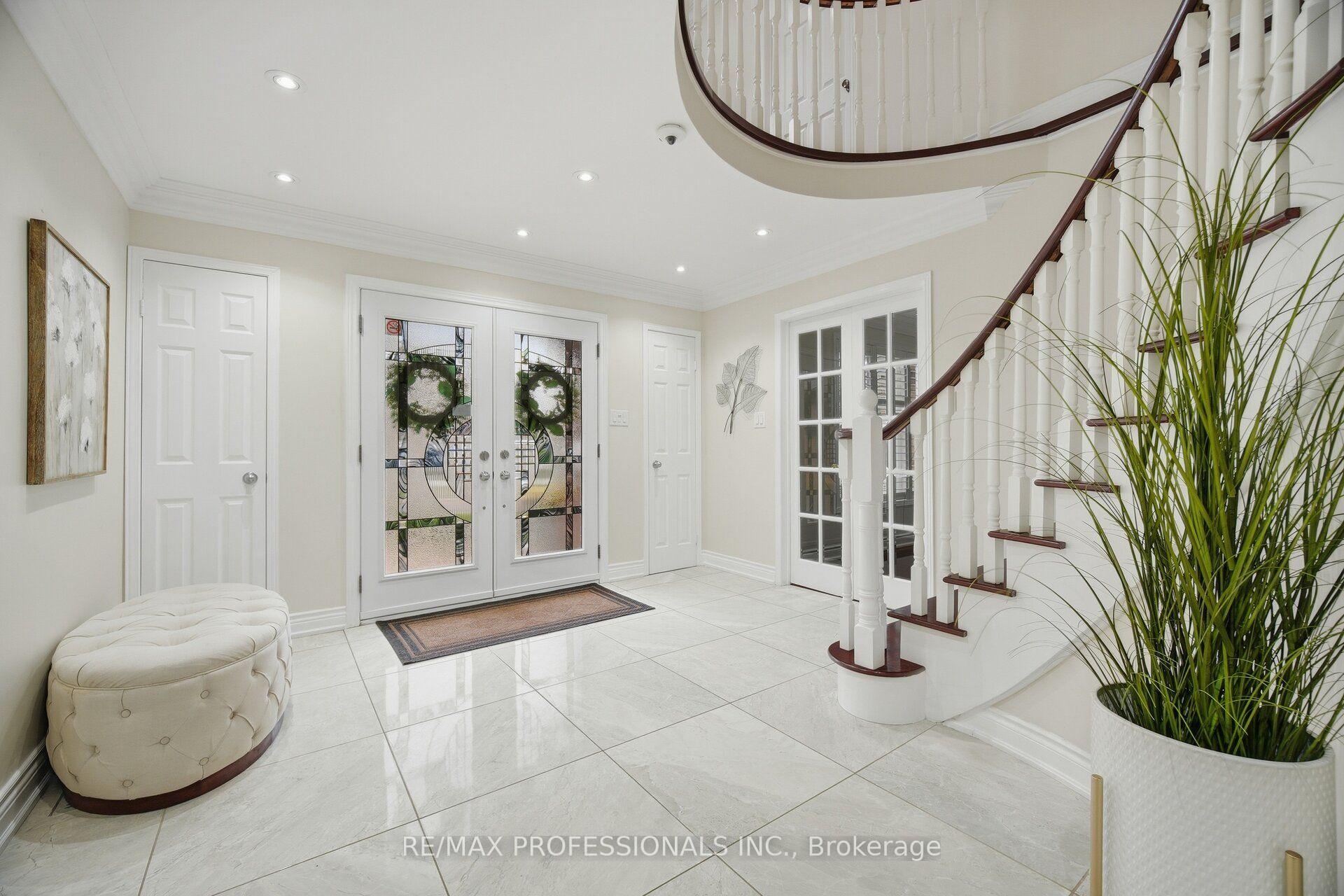 Photo 5 of 4 McFadden Drive, Brampton, Heart Lake East — HOMEH