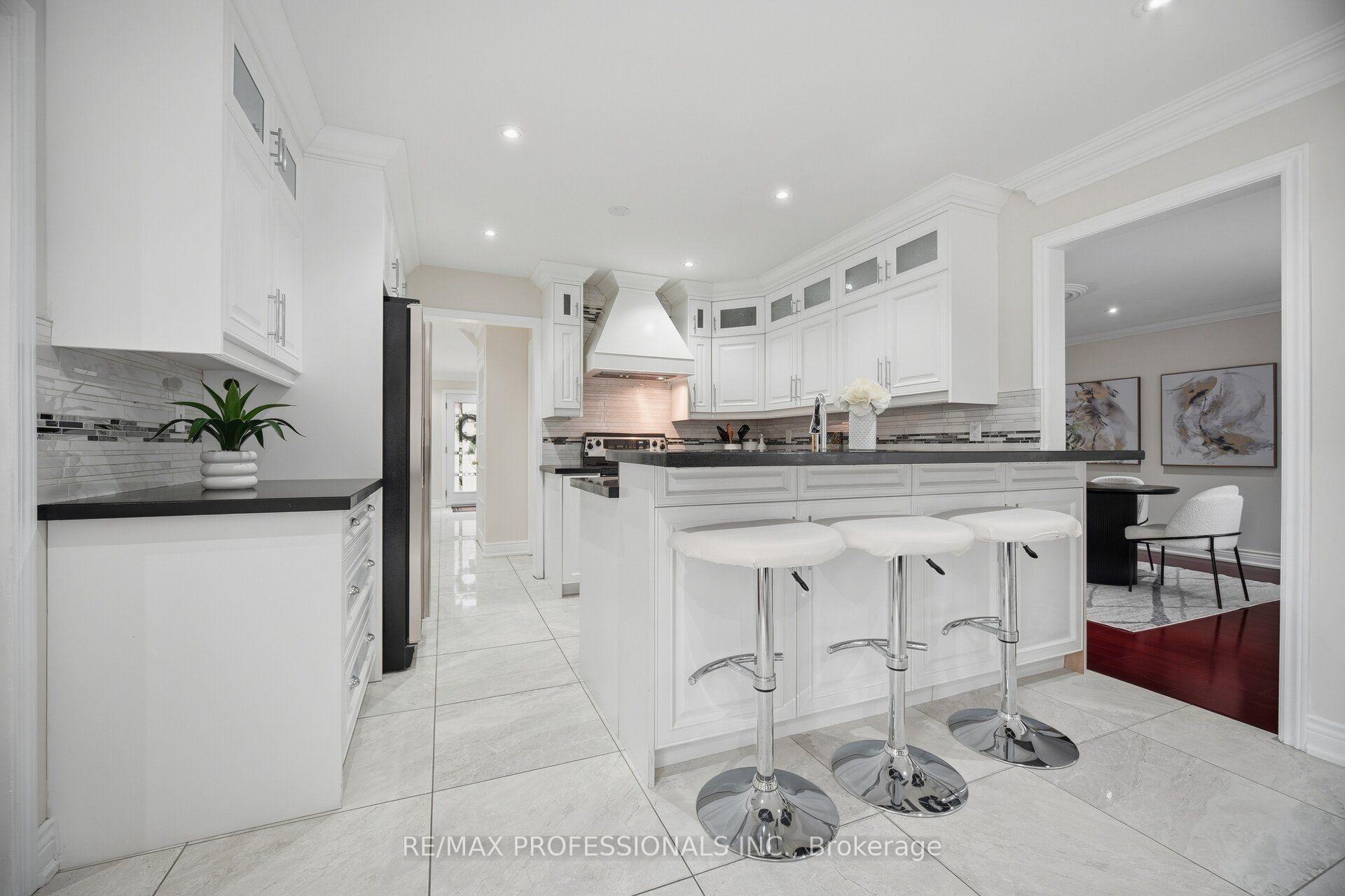 Photo 9 of 4 McFadden Drive, Brampton, Heart Lake East — HOMEH