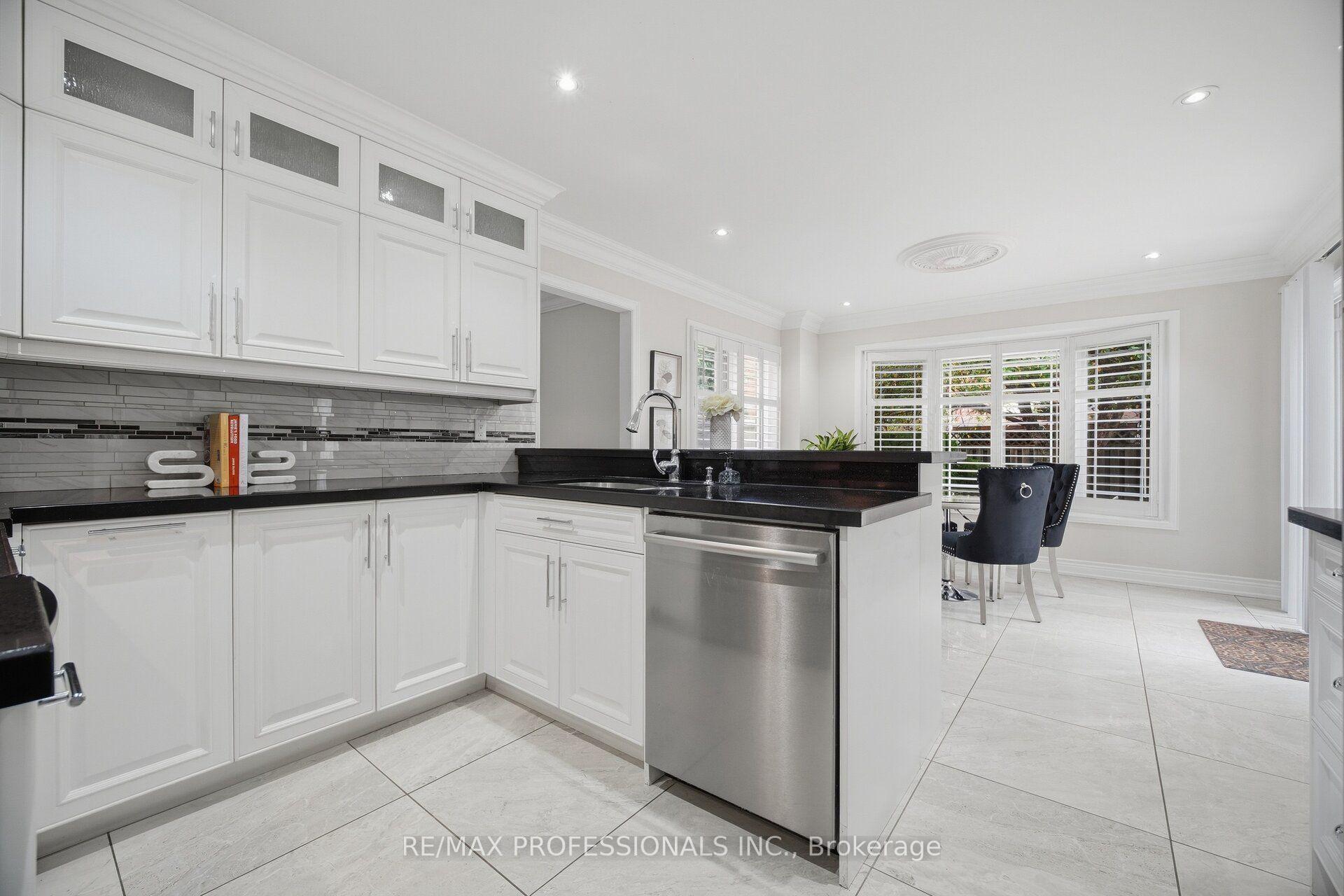 Photo 11 of 4 McFadden Drive, Brampton, Heart Lake East — HOMEH