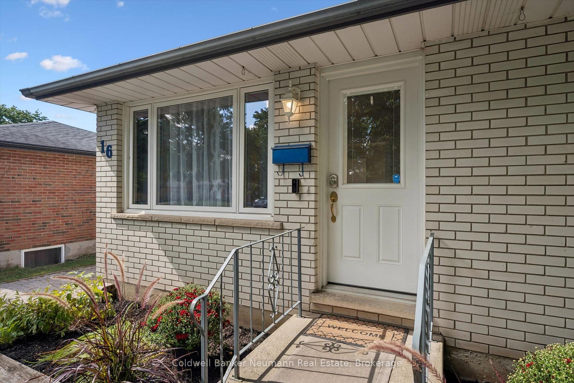 Photo 3 of 16 Argyle Drive, Guelph, Dovercliffe Park/Old University — HOMEH