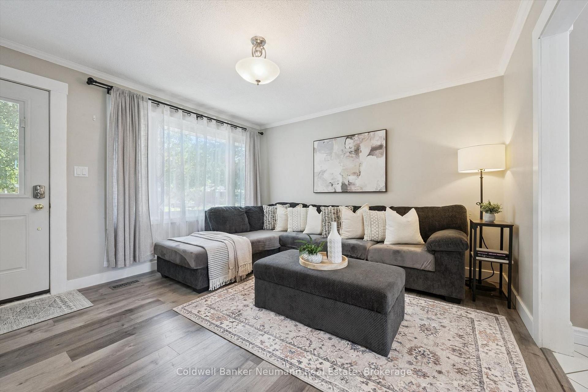 Photo 5 of 16 Argyle Drive, Guelph, Dovercliffe Park/Old University — HOMEH