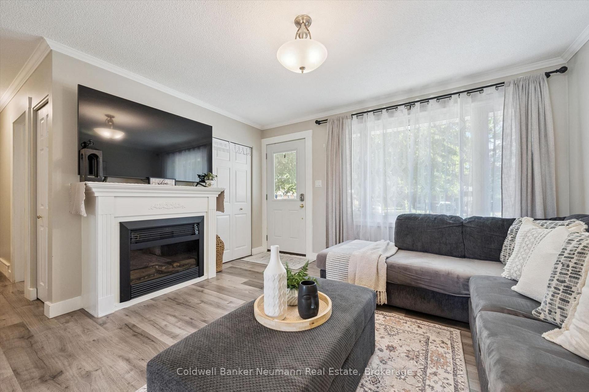 Photo 7 of 16 Argyle Drive, Guelph, Dovercliffe Park/Old University — HOMEH