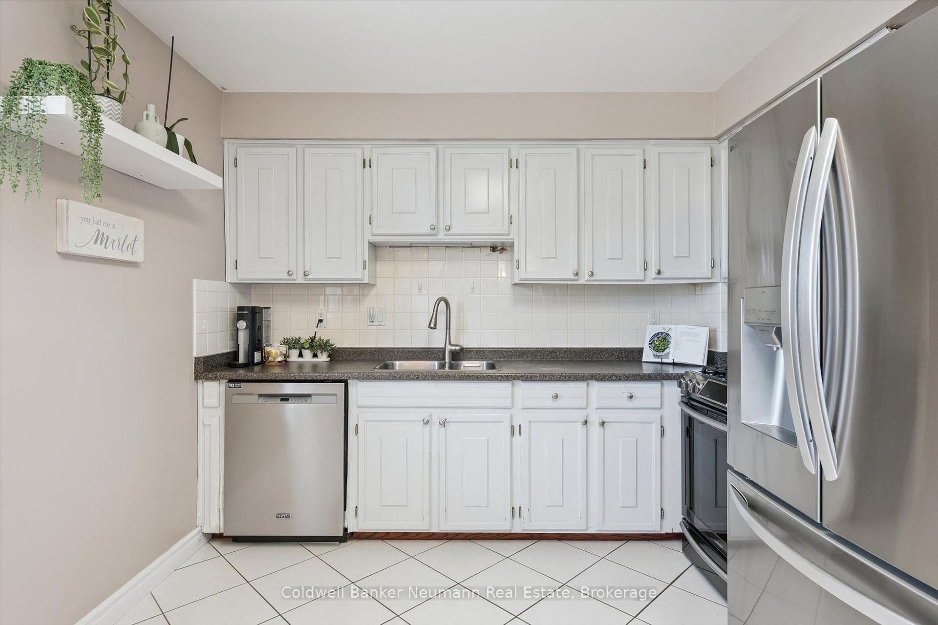 Photo 11 of 16 Argyle Drive, Guelph, Dovercliffe Park/Old University — HOMEH