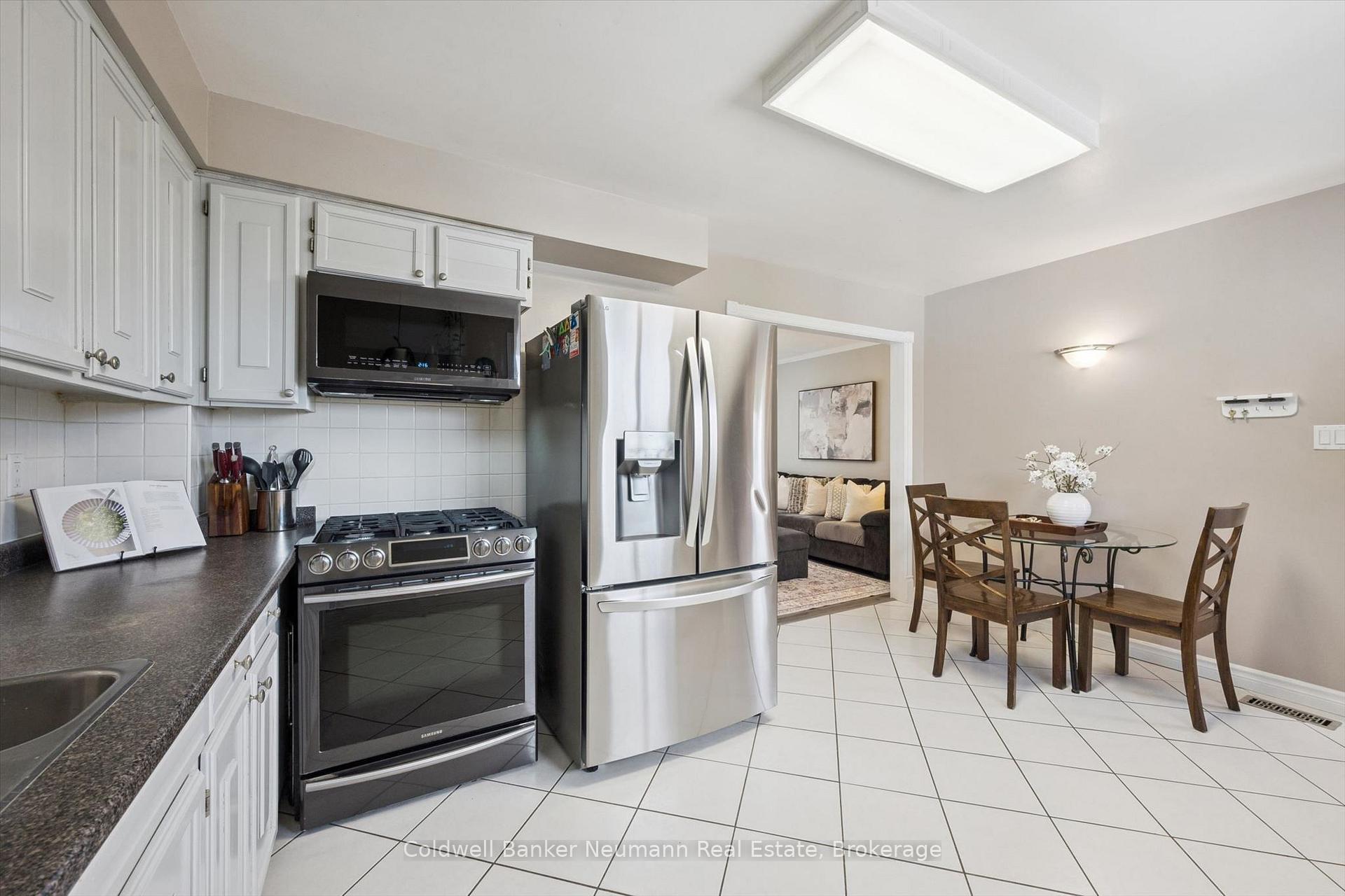 Photo 12 of 16 Argyle Drive, Guelph, Dovercliffe Park/Old University — HOMEH