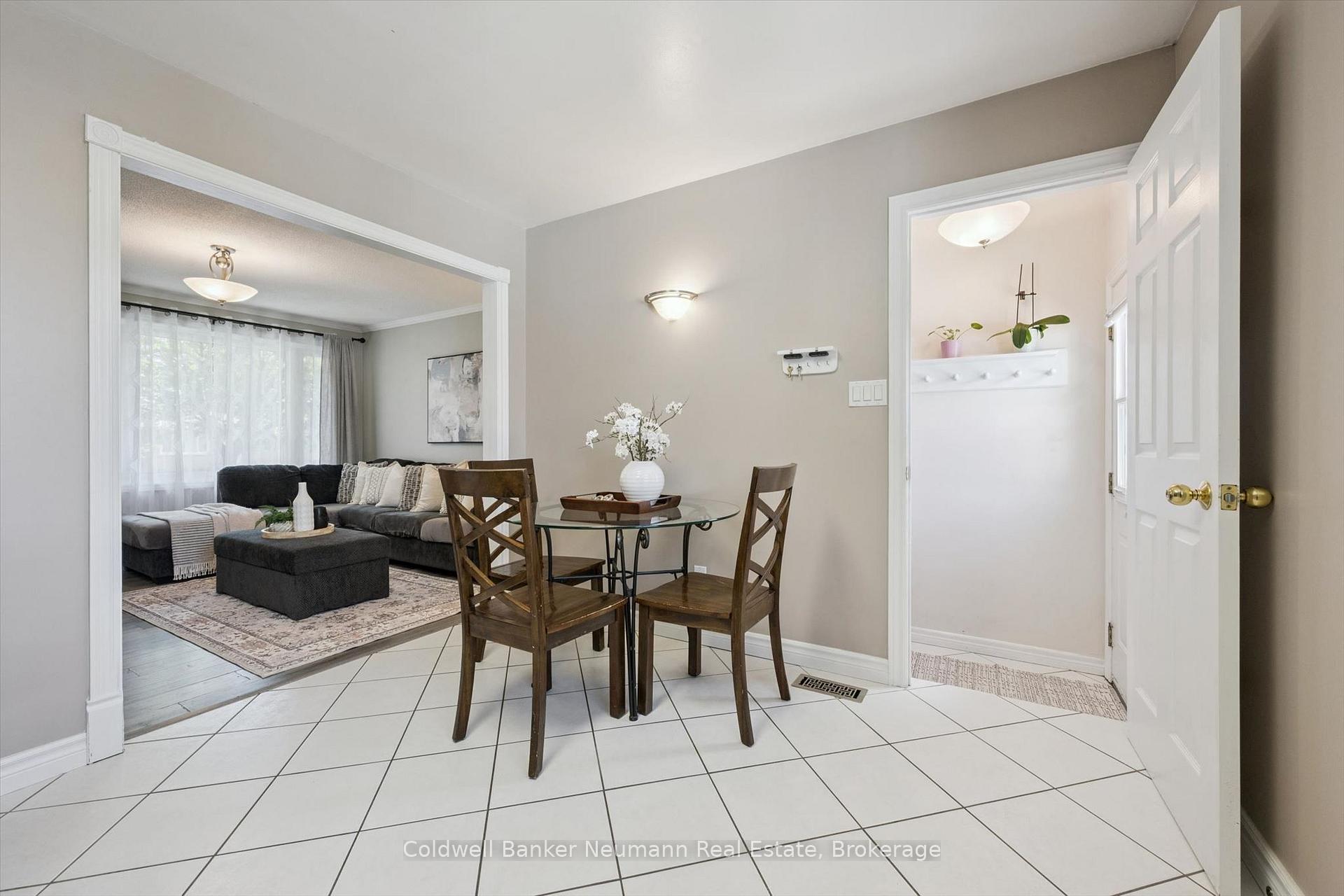 Photo 13 of 16 Argyle Drive, Guelph, Dovercliffe Park/Old University — HOMEH