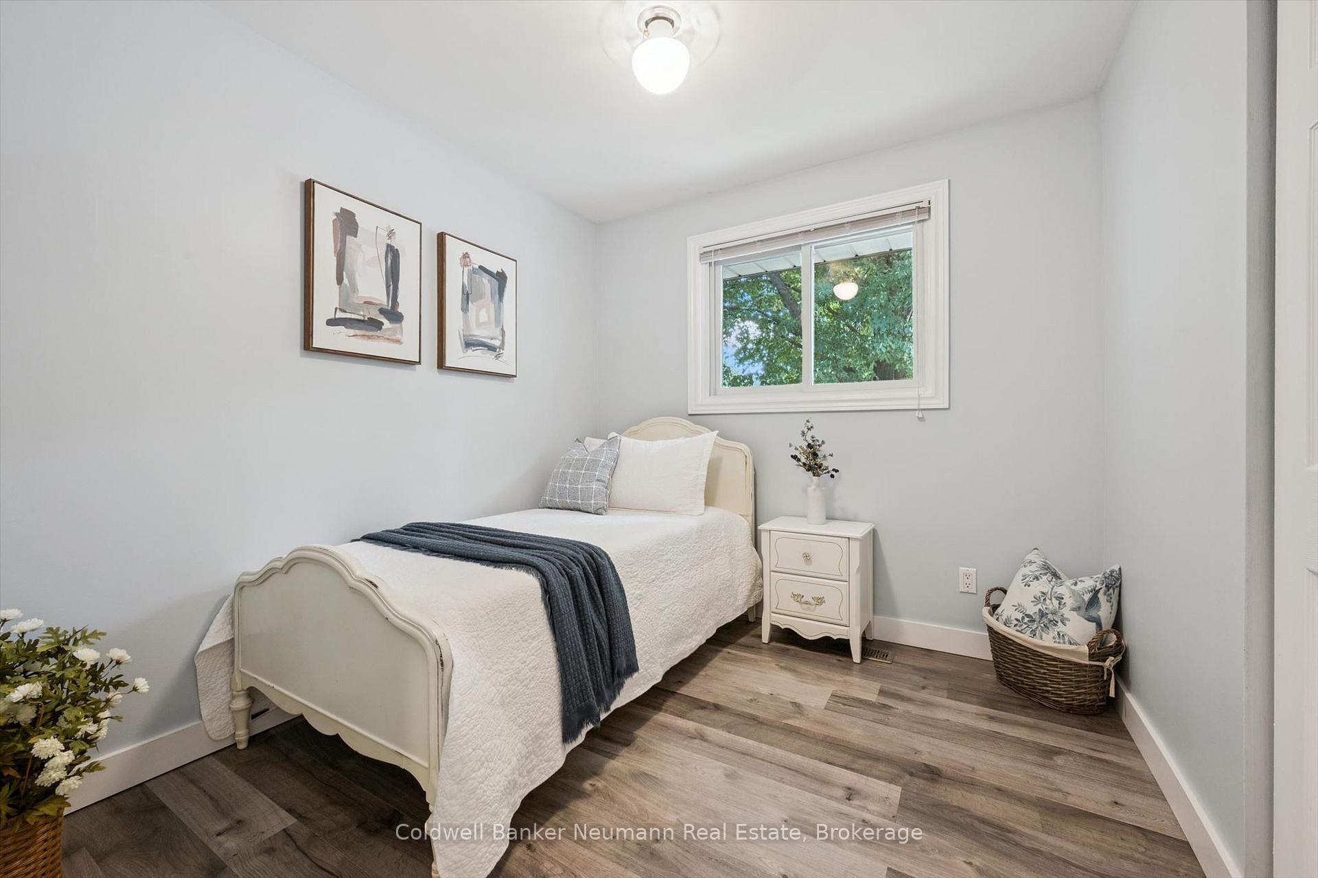 Photo 17 of 16 Argyle Drive, Guelph, Dovercliffe Park/Old University — HOMEH