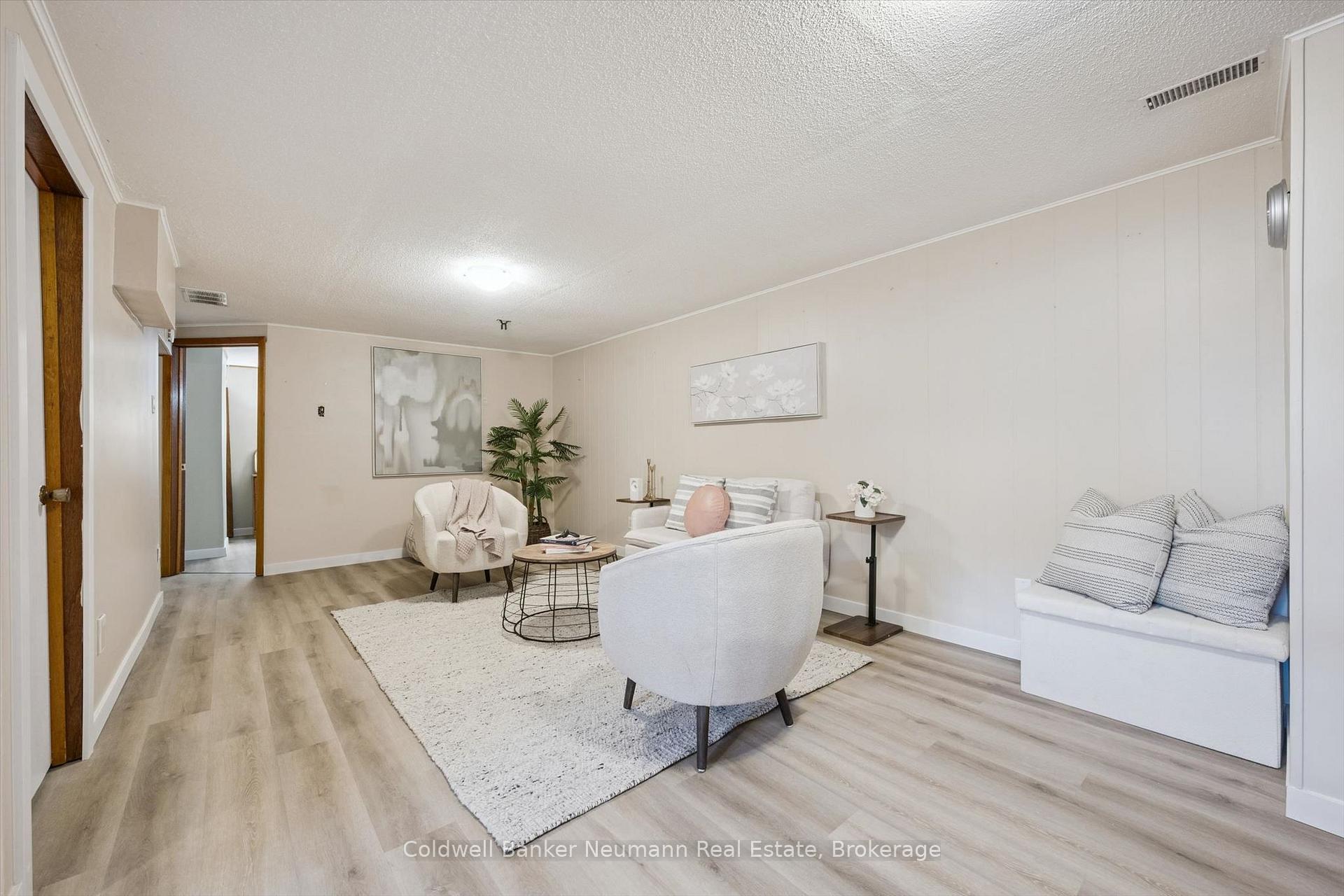 Photo 20 of 16 Argyle Drive, Guelph, Dovercliffe Park/Old University — HOMEH