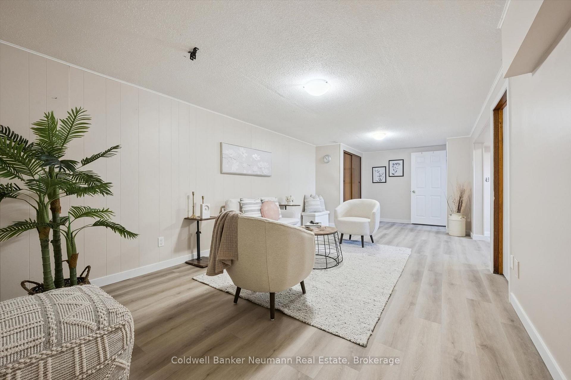 Photo 21 of 16 Argyle Drive, Guelph, Dovercliffe Park/Old University — HOMEH