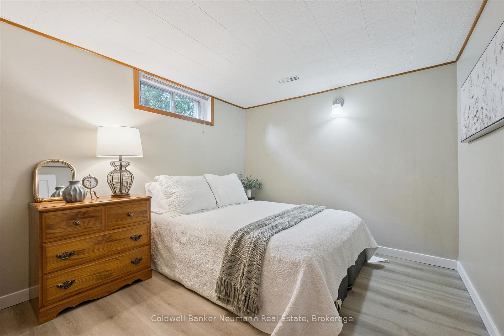 Photo 23 of 16 Argyle Drive, Guelph, Dovercliffe Park/Old University — HOMEH