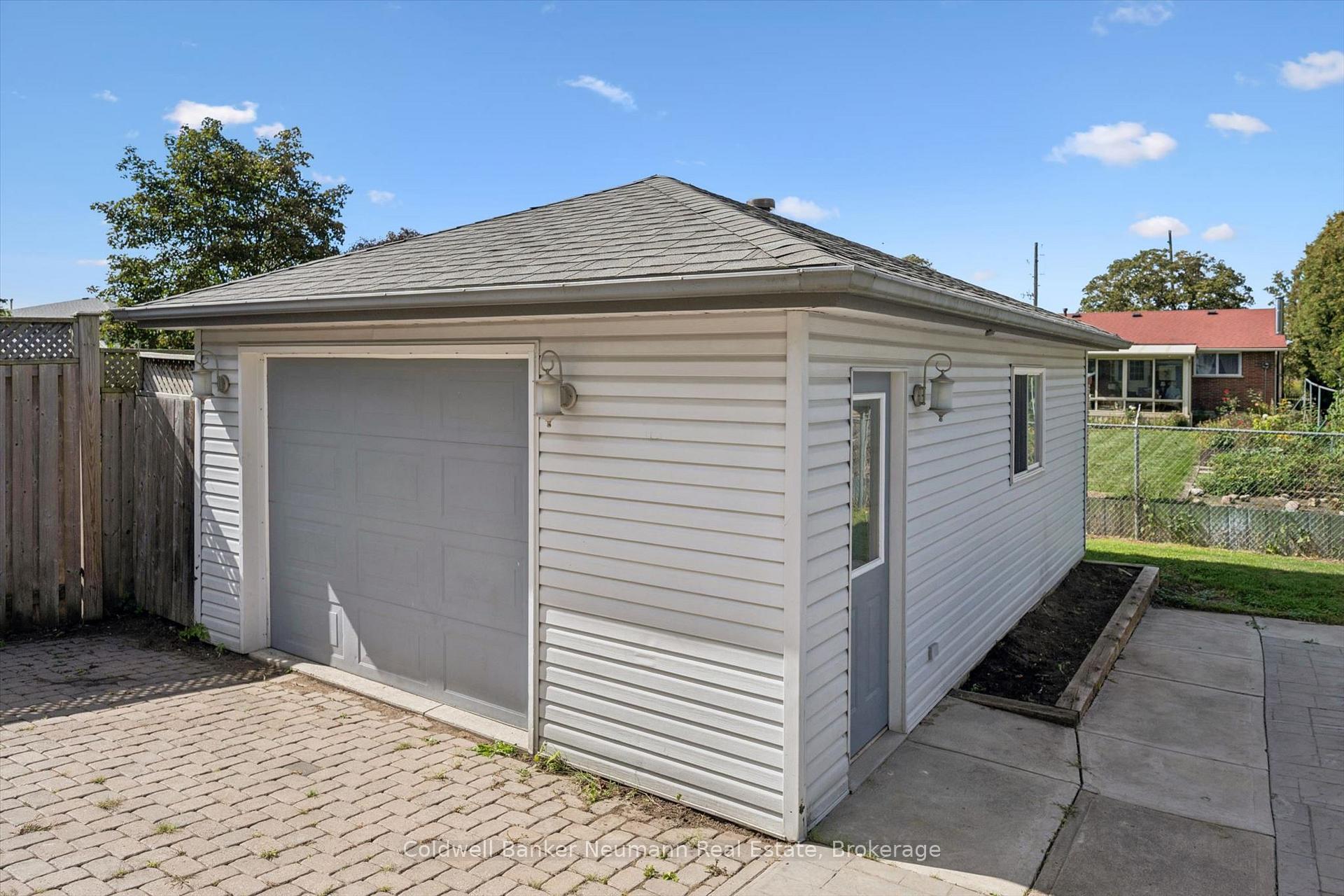 Photo 30 of 16 Argyle Drive, Guelph, Dovercliffe Park/Old University — HOMEH