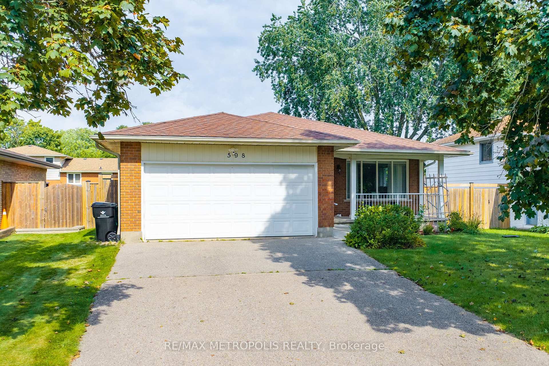 Photo of 598 Black Oak Crescent