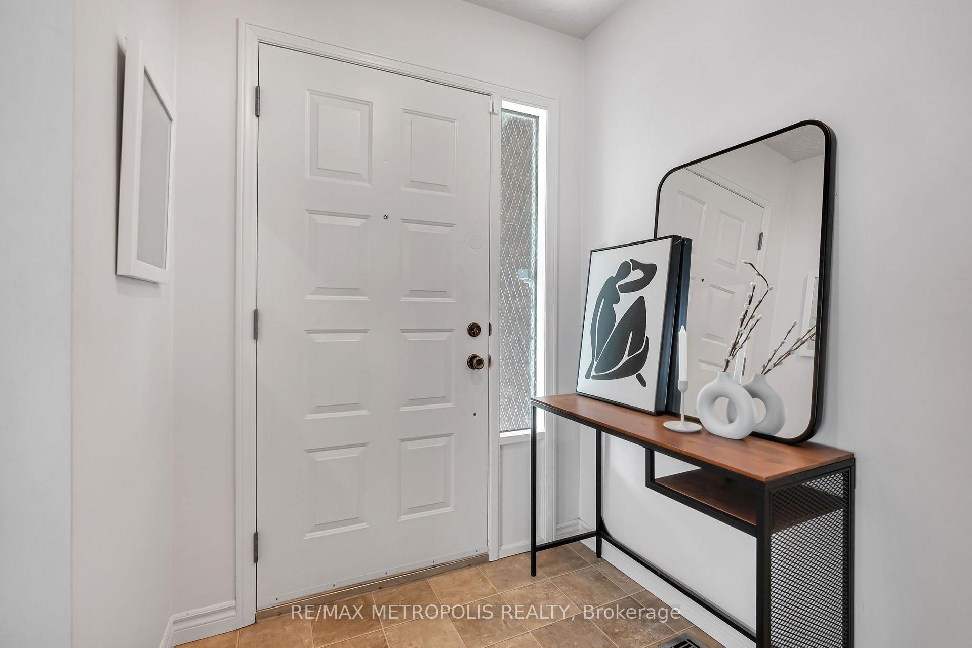 Photo 4 of 598 Black Oak Crescent, Waterloo, North Lakeshore — HOMEH