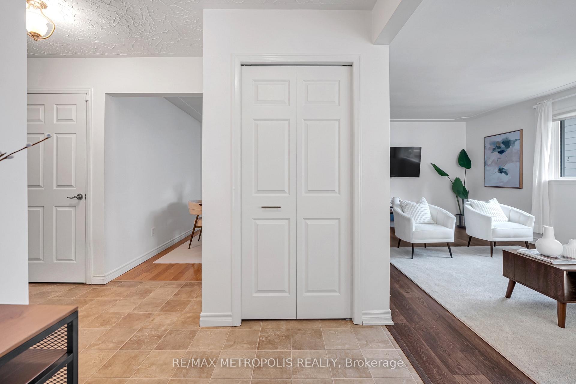 Photo 5 of 598 Black Oak Crescent, Waterloo, North Lakeshore — HOMEH