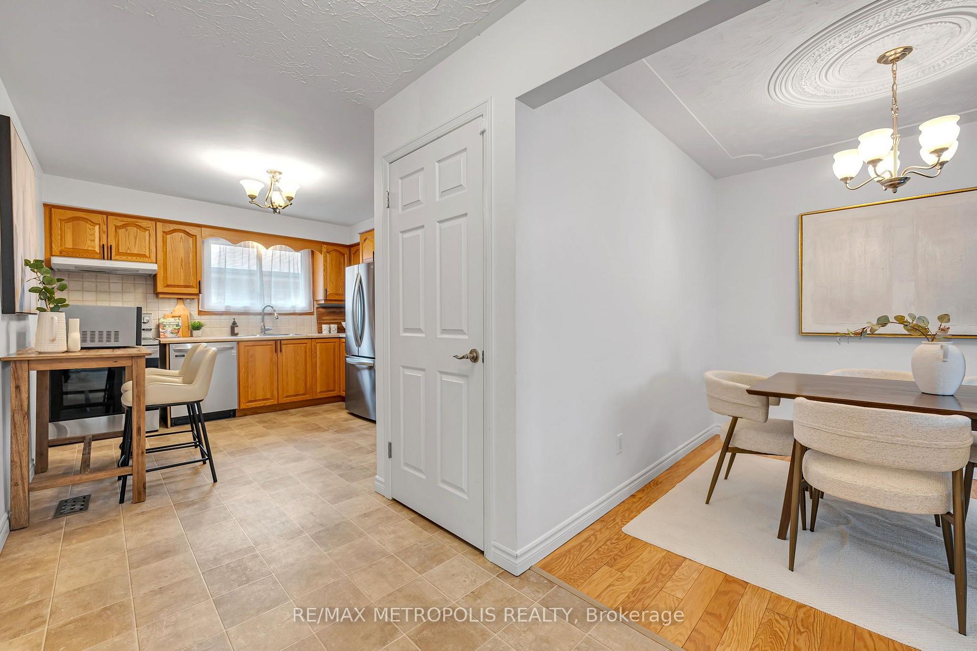 Photo 11 of 598 Black Oak Crescent, Waterloo, North Lakeshore — HOMEH