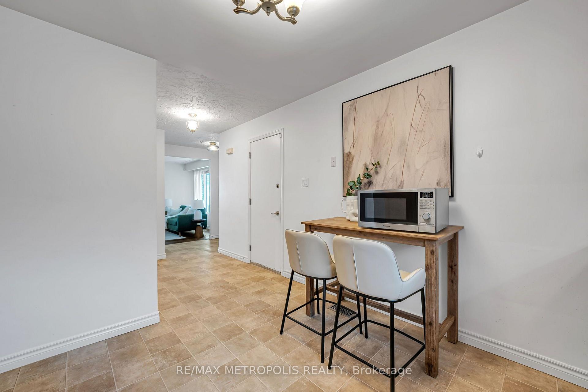 Photo 15 of 598 Black Oak Crescent, Waterloo, North Lakeshore — HOMEH