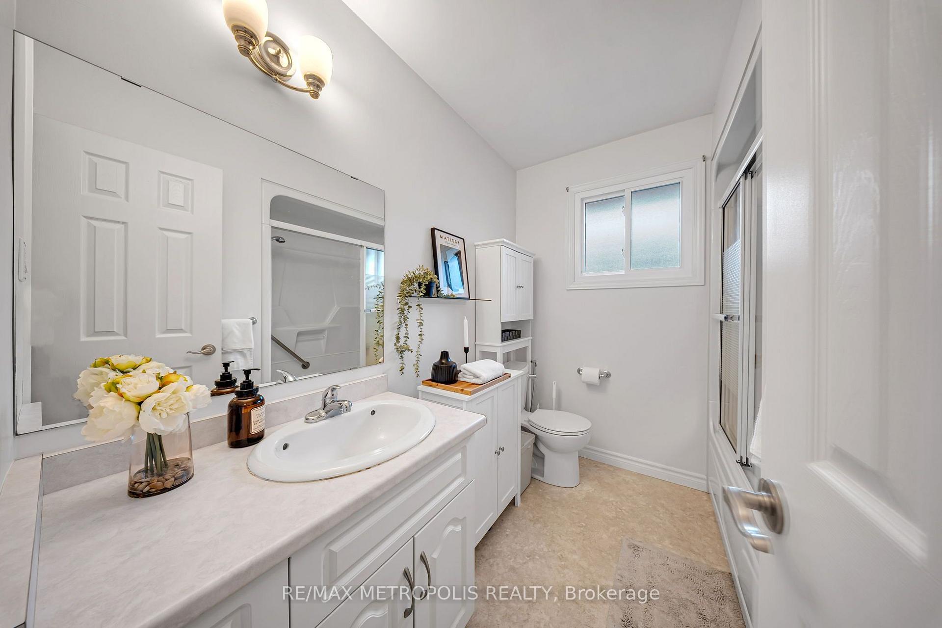 Photo 17 of 598 Black Oak Crescent, Waterloo, North Lakeshore — HOMEH