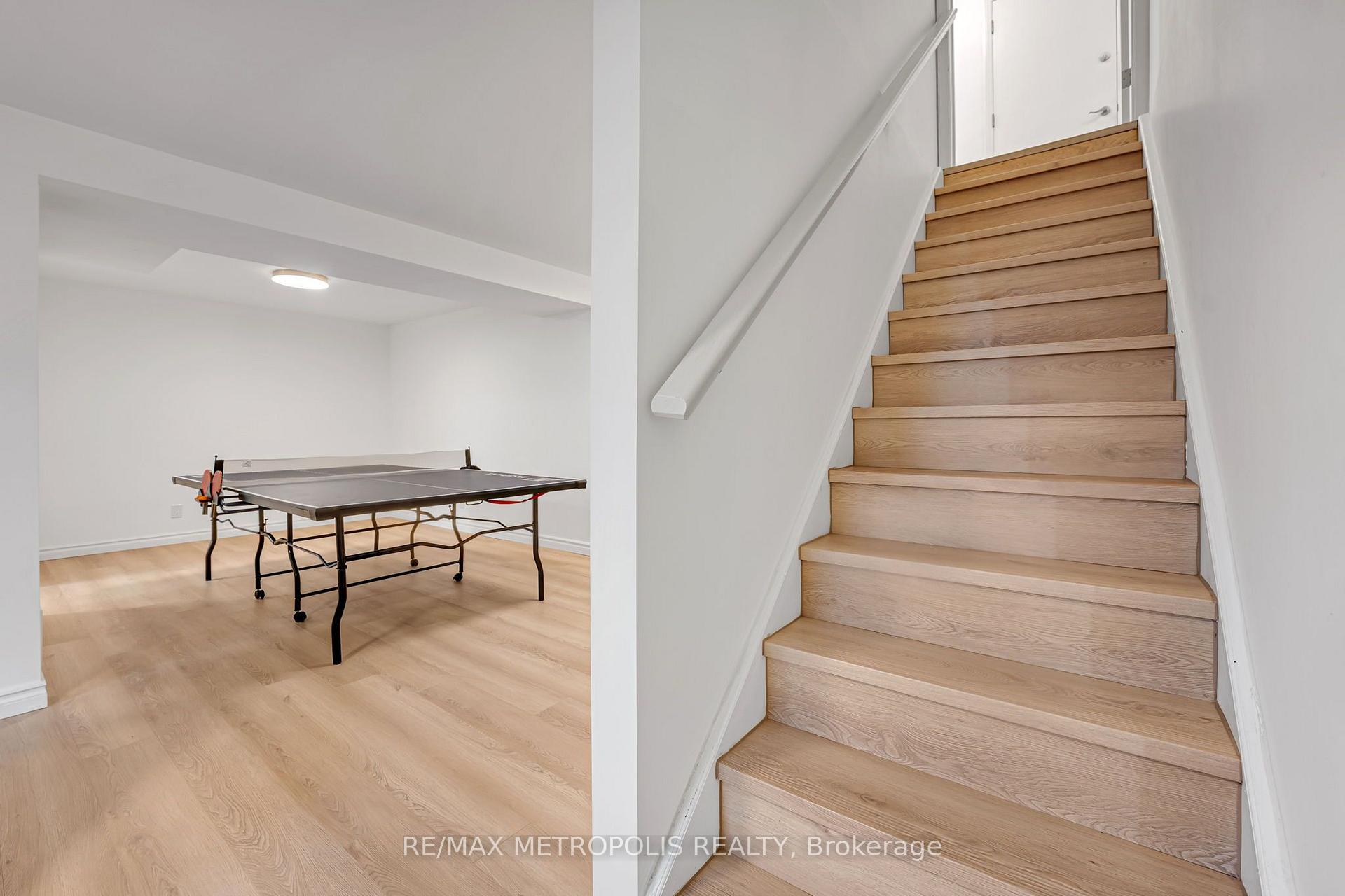 Photo 25 of 598 Black Oak Crescent, Waterloo, North Lakeshore — HOMEH