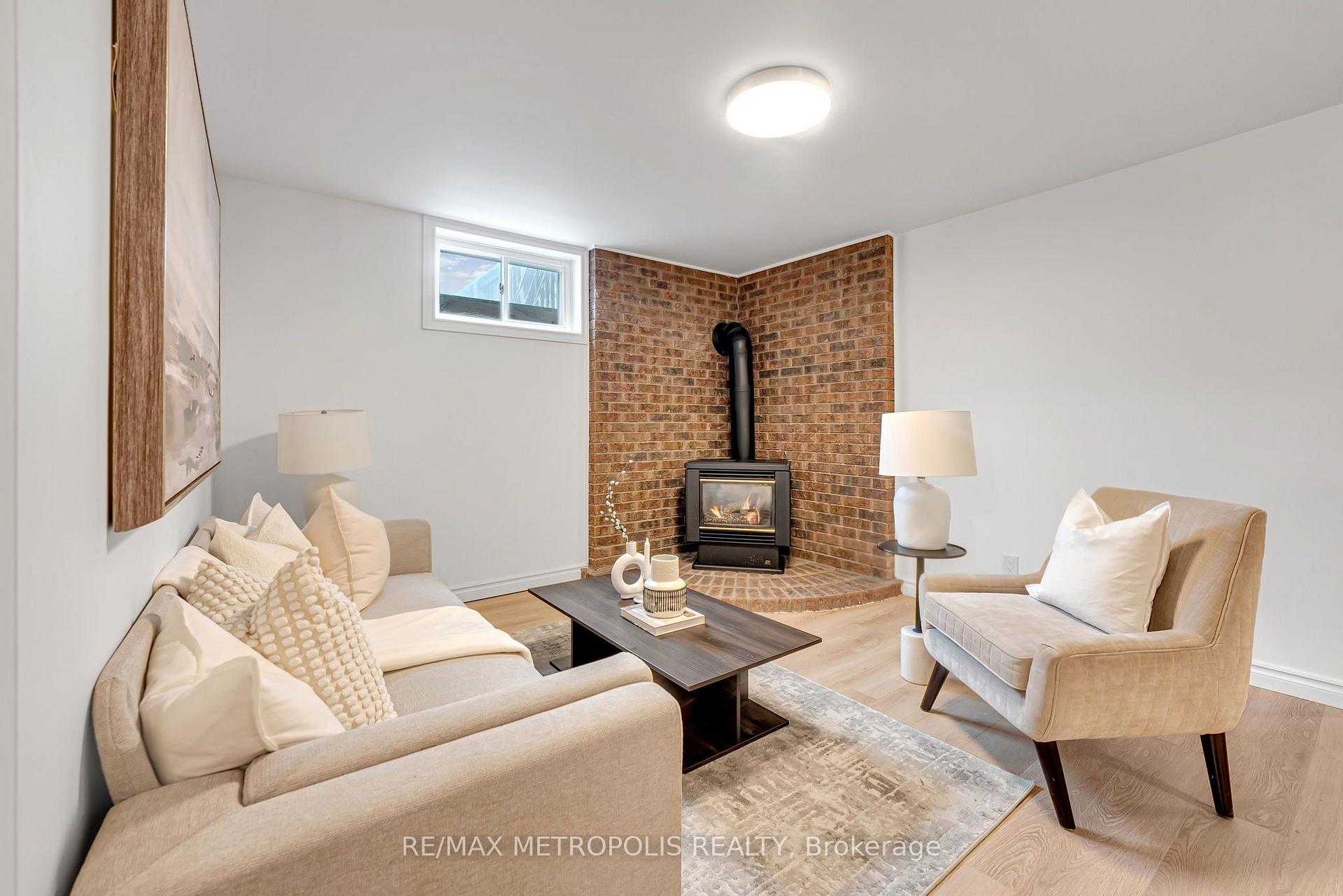 Photo 26 of 598 Black Oak Crescent, Waterloo, North Lakeshore — HOMEH