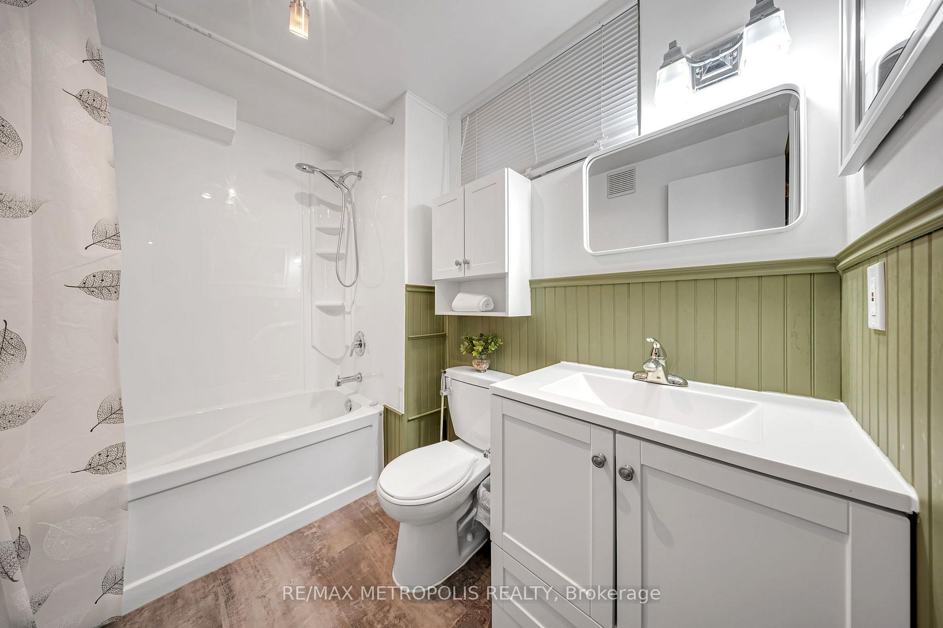 Photo 30 of 598 Black Oak Crescent, Waterloo, North Lakeshore — HOMEH