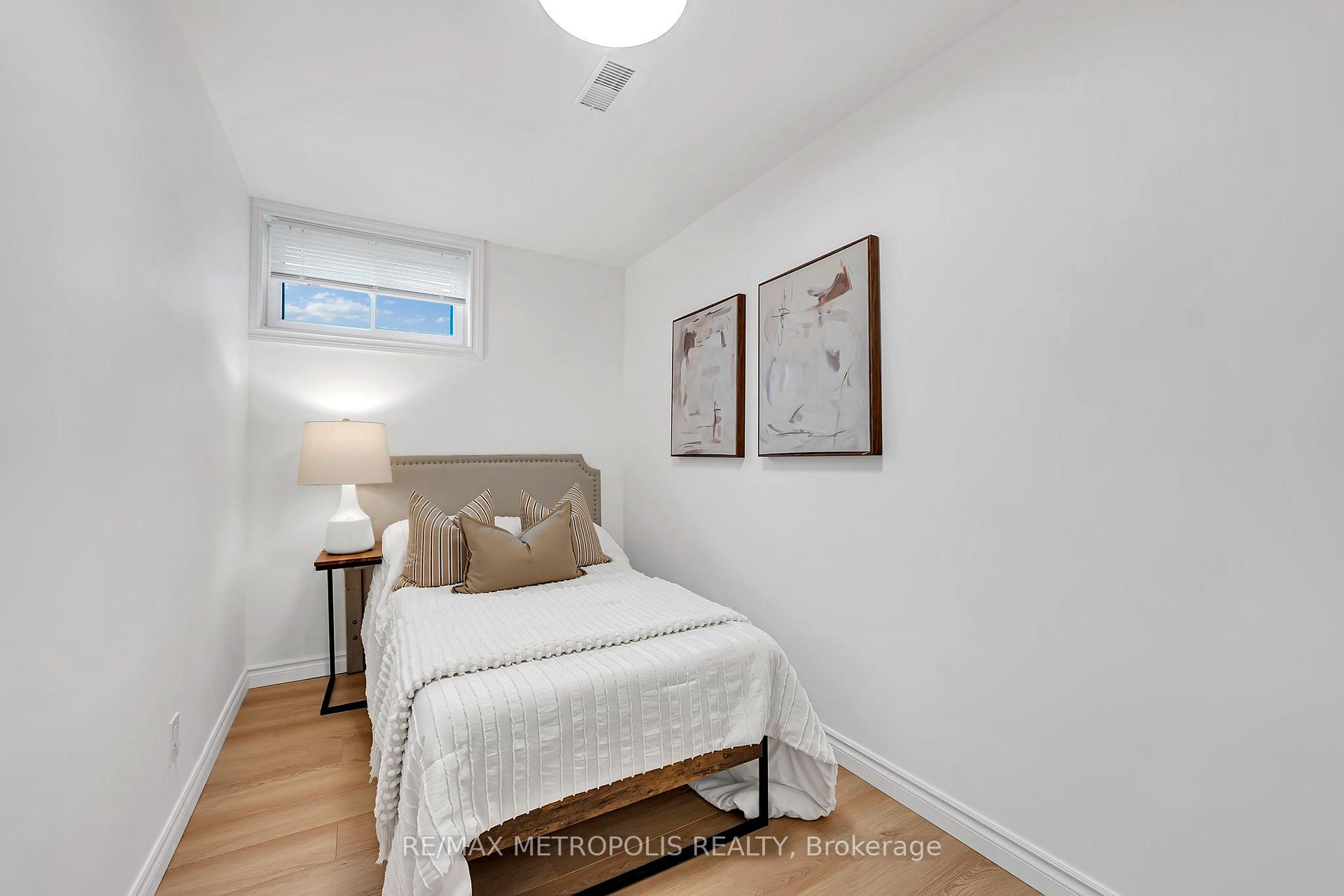 Photo 31 of 598 Black Oak Crescent, Waterloo, North Lakeshore — HOMEH